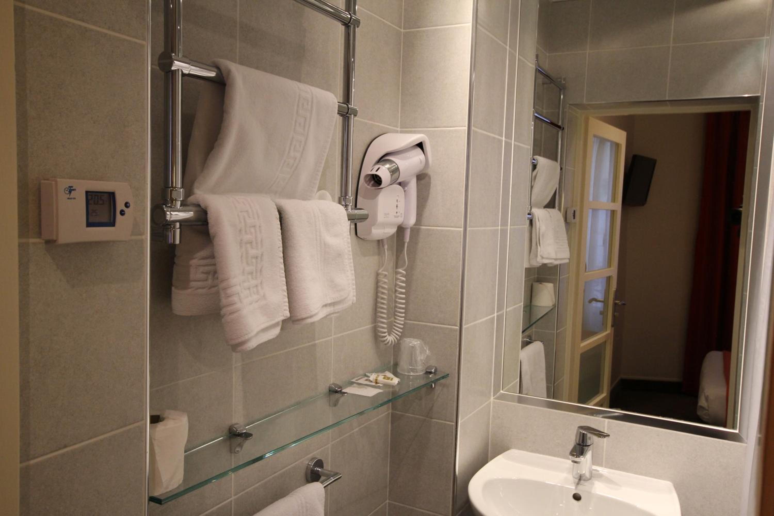 Double Room with Shower photo 2