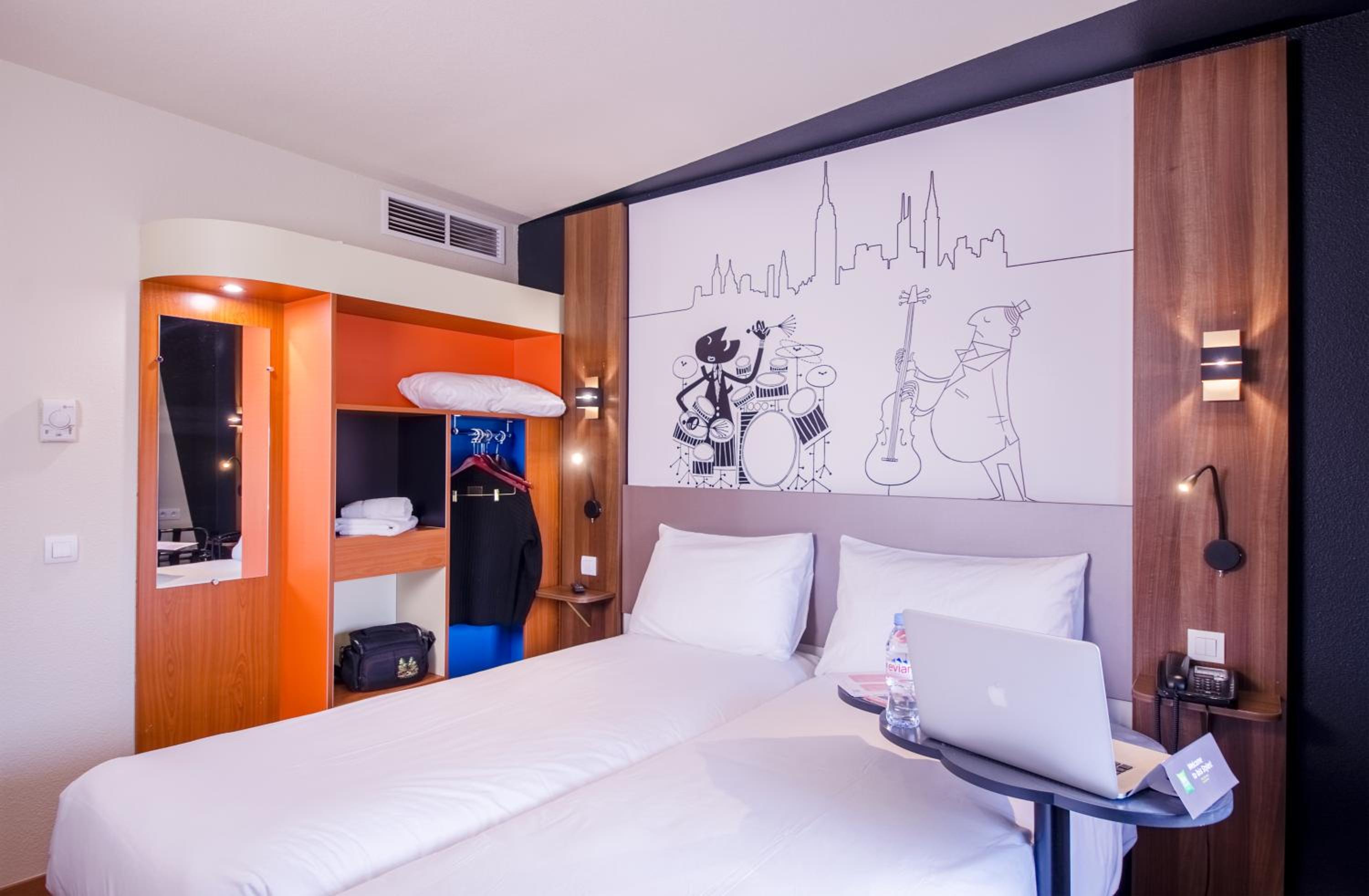 Twin Room - Photo 3