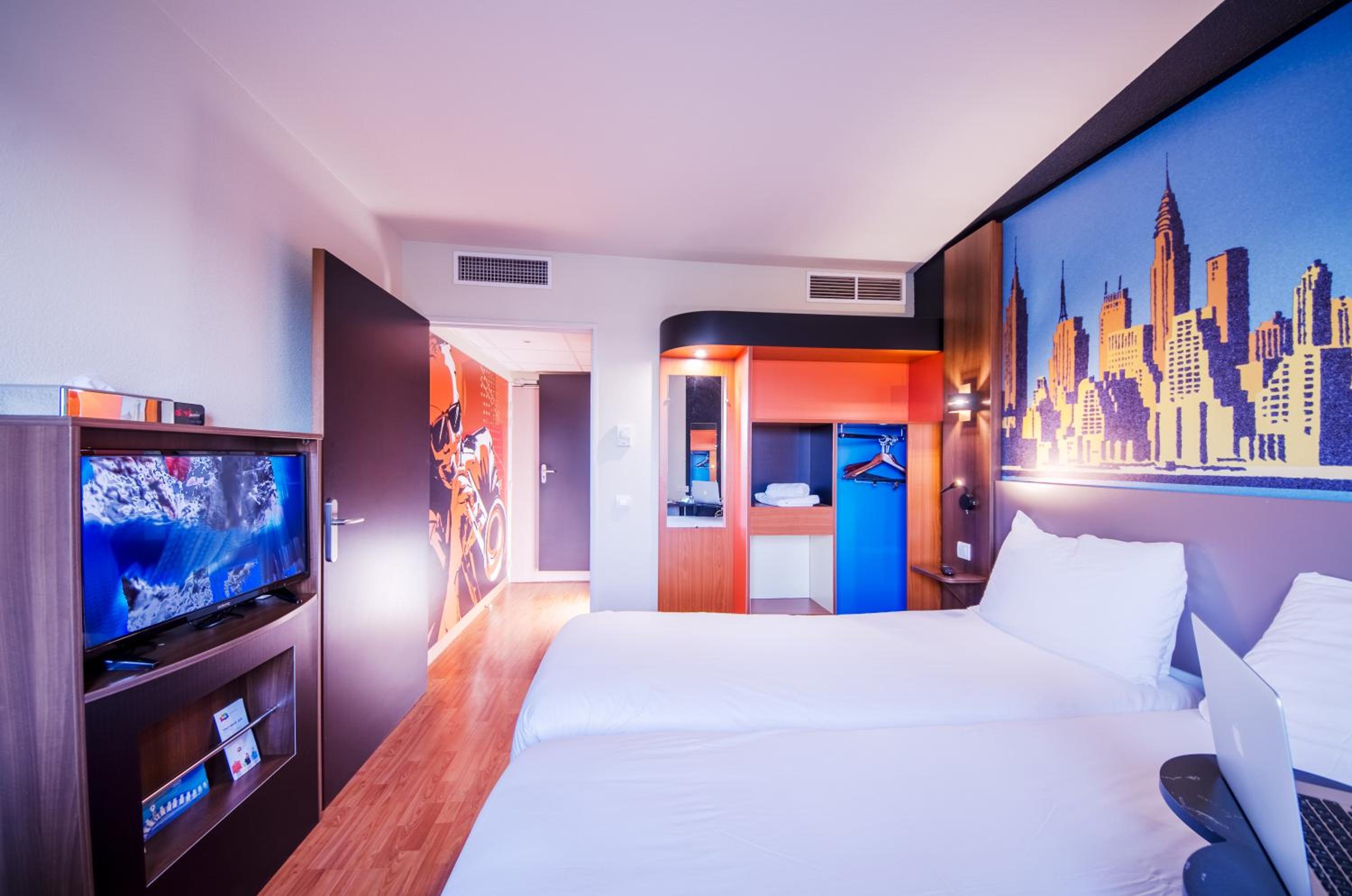 Twin Room - Photo 8