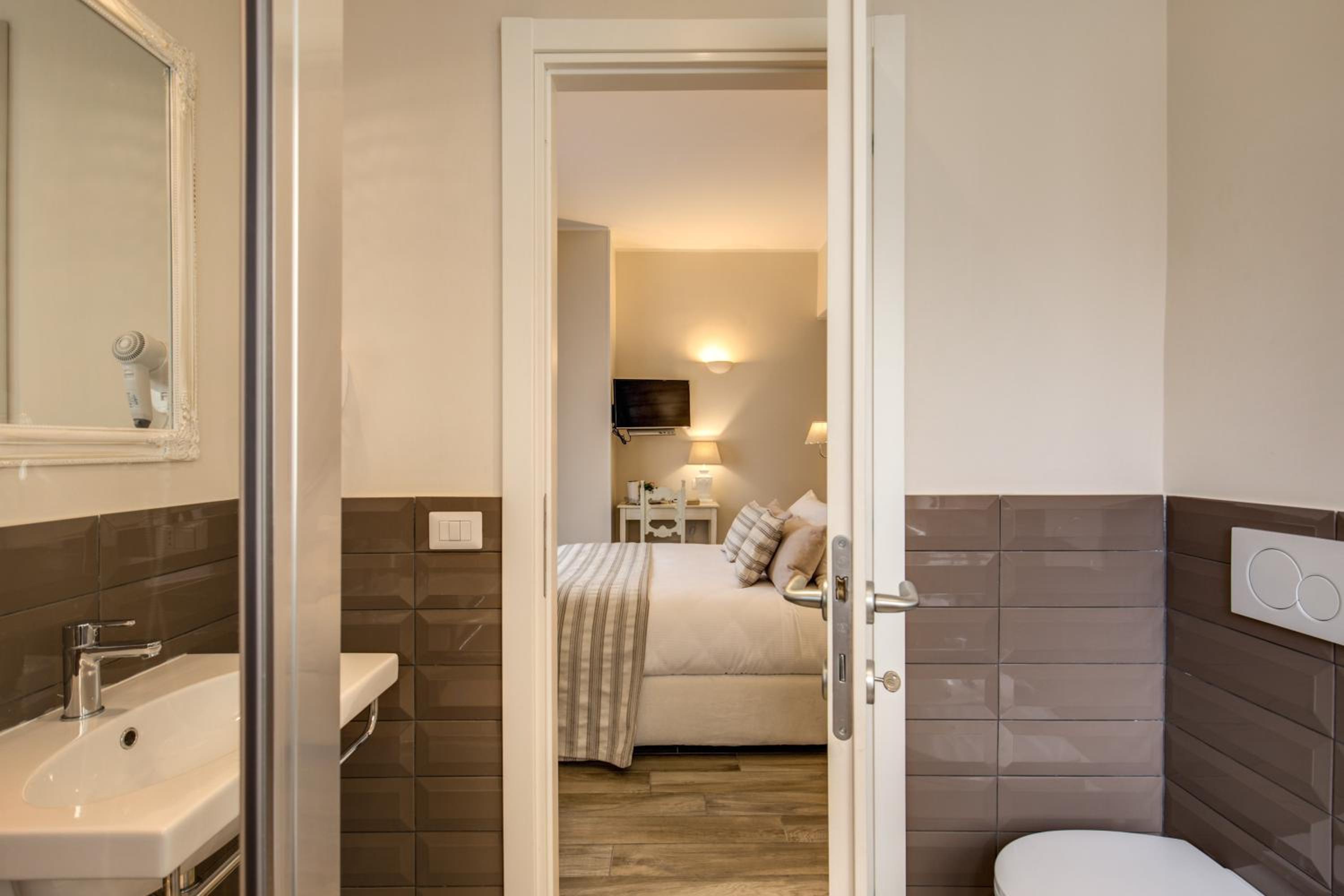 Double Room with Balcony photo 2