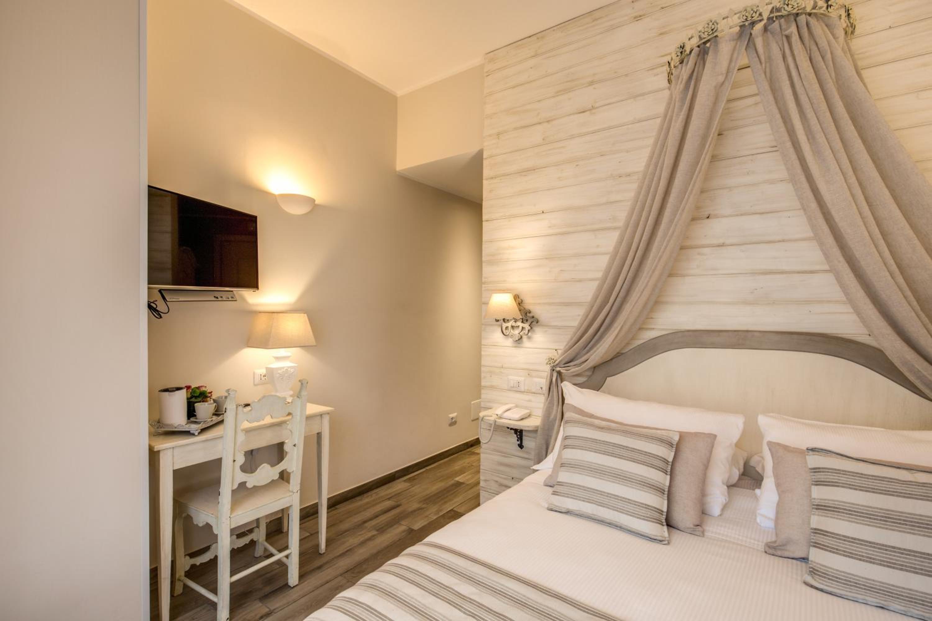 Double Room with Balcony photo 3