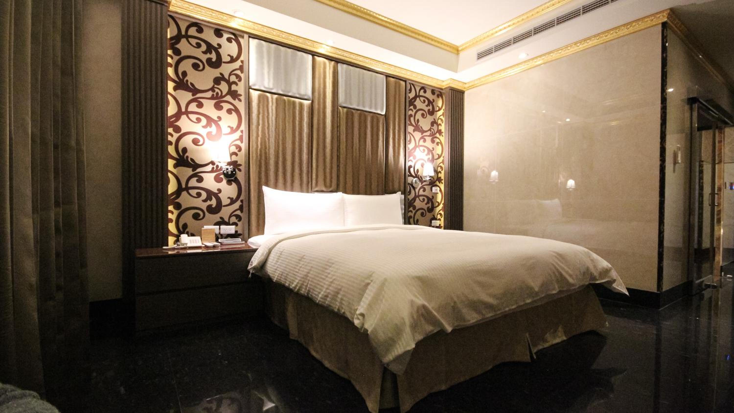 Standard Double Room - Photo 10