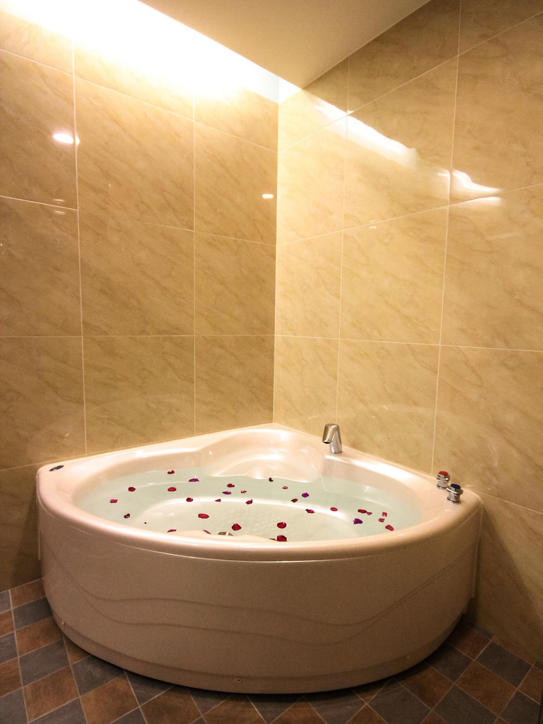 Standard Double Room - Photo 11