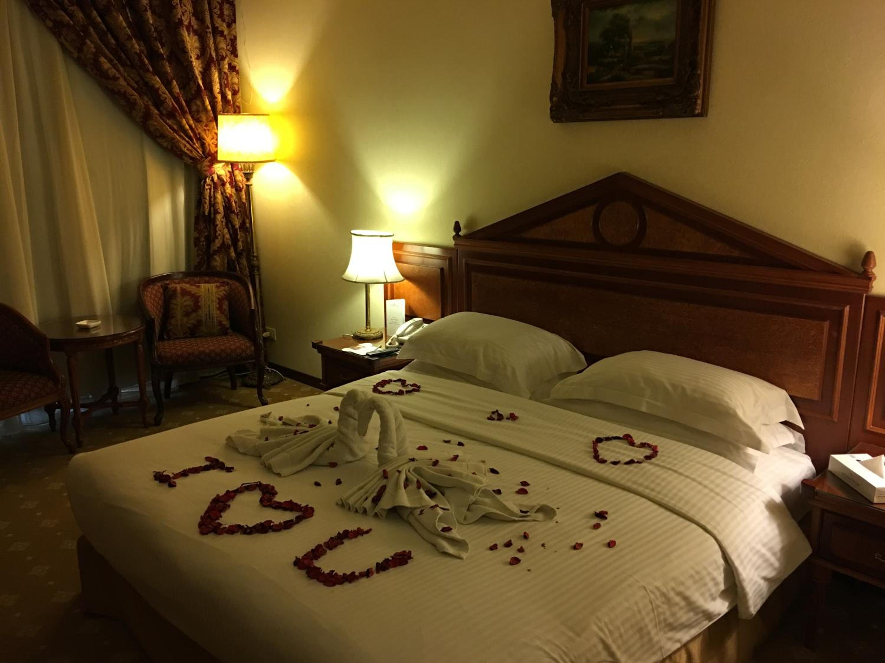 Deluxe King Room - Photo 8