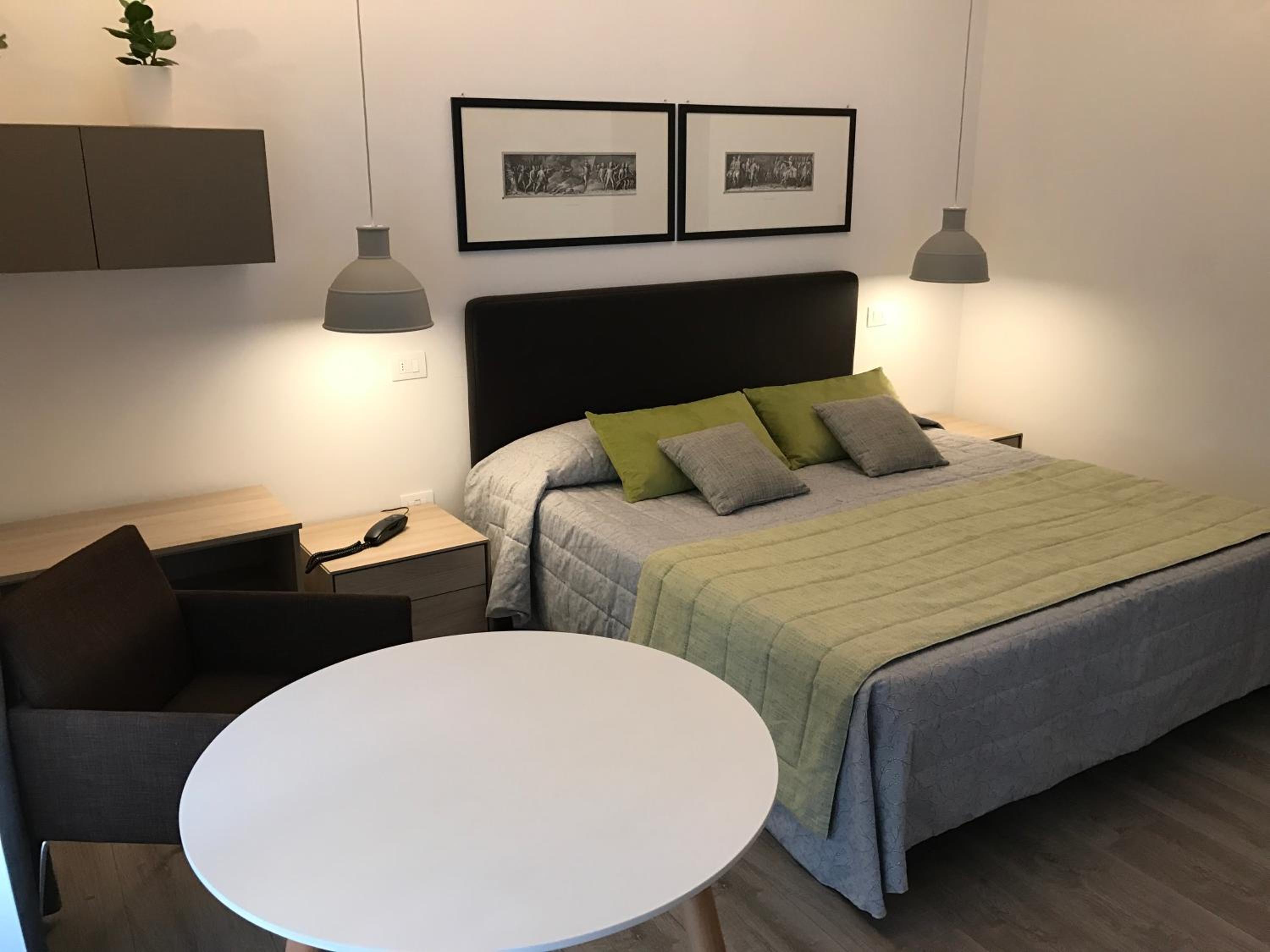 Superior Double Room thumbnail 6