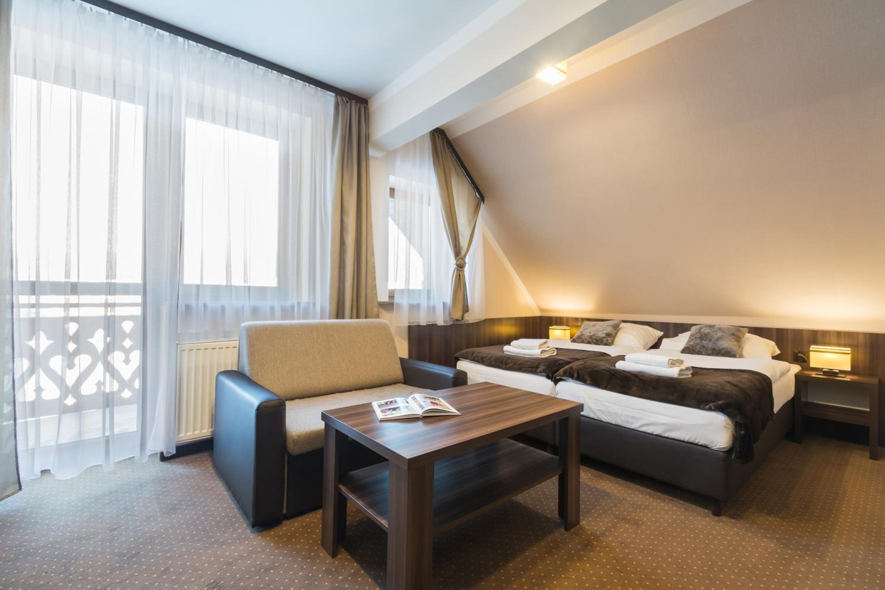 Large Double Room with Balcony photo 2