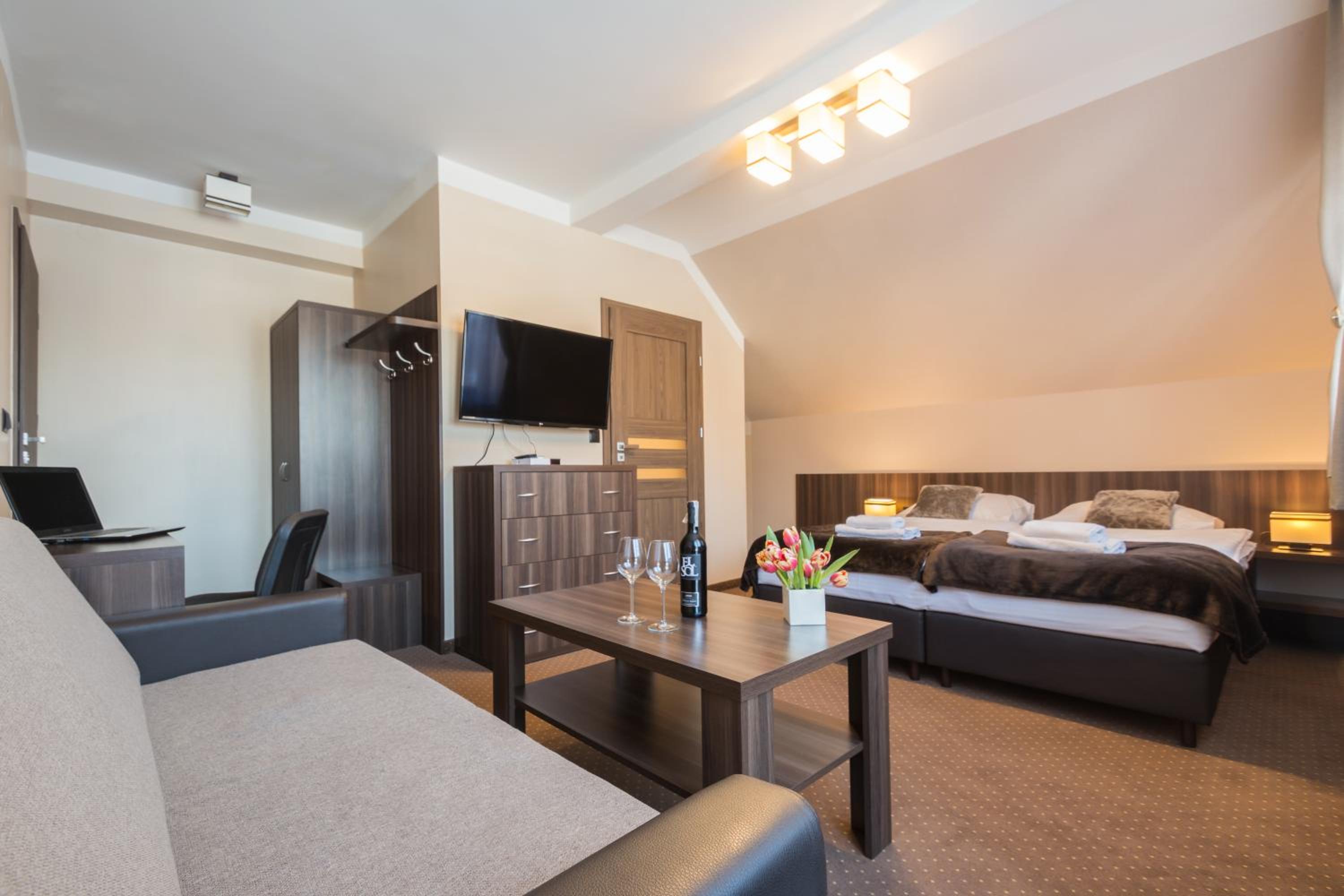 Superior Double Room with Balcony - Photo 7