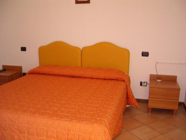 Single Room with Bathroom photo 1