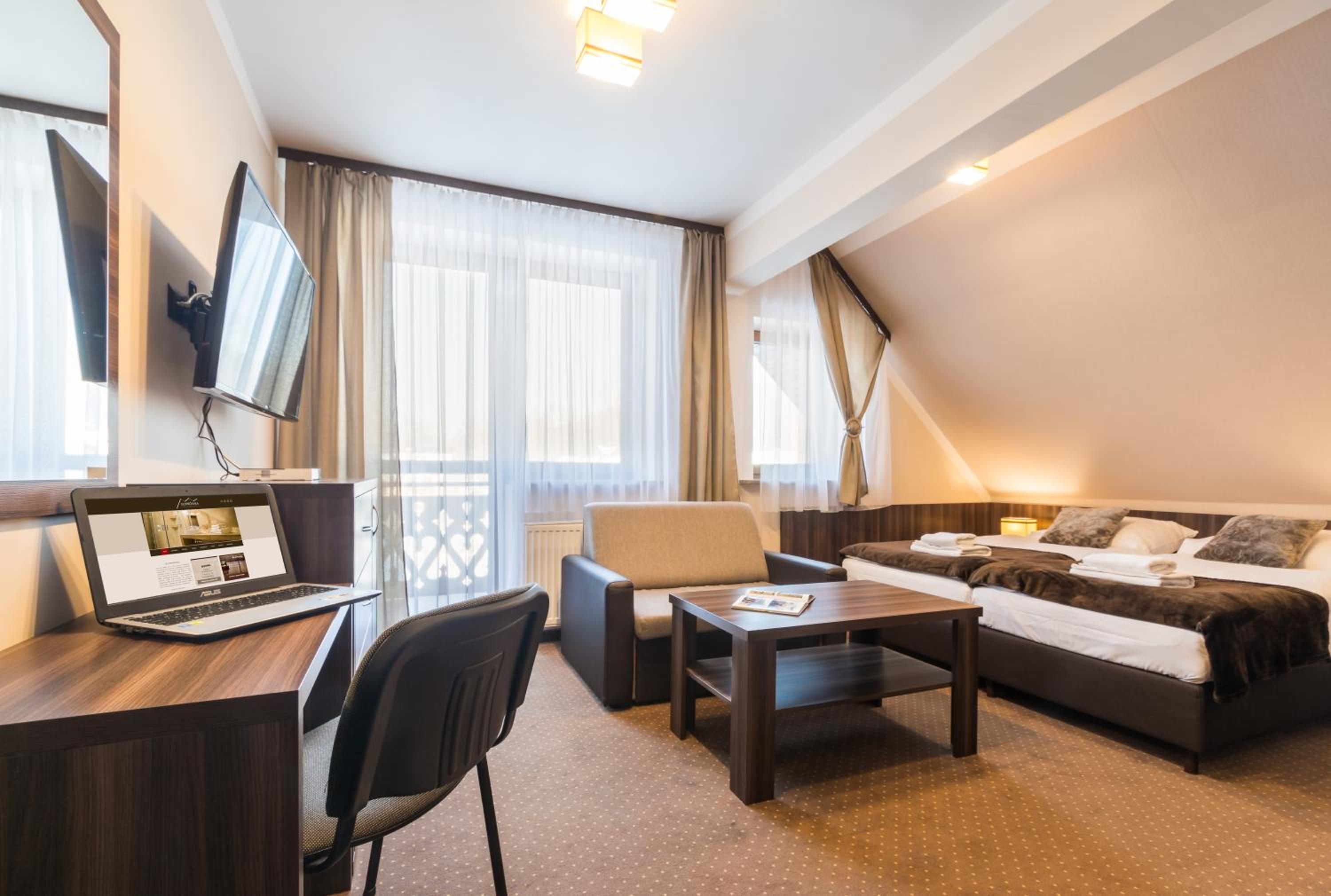 Large Double Room with Balcony photo 1