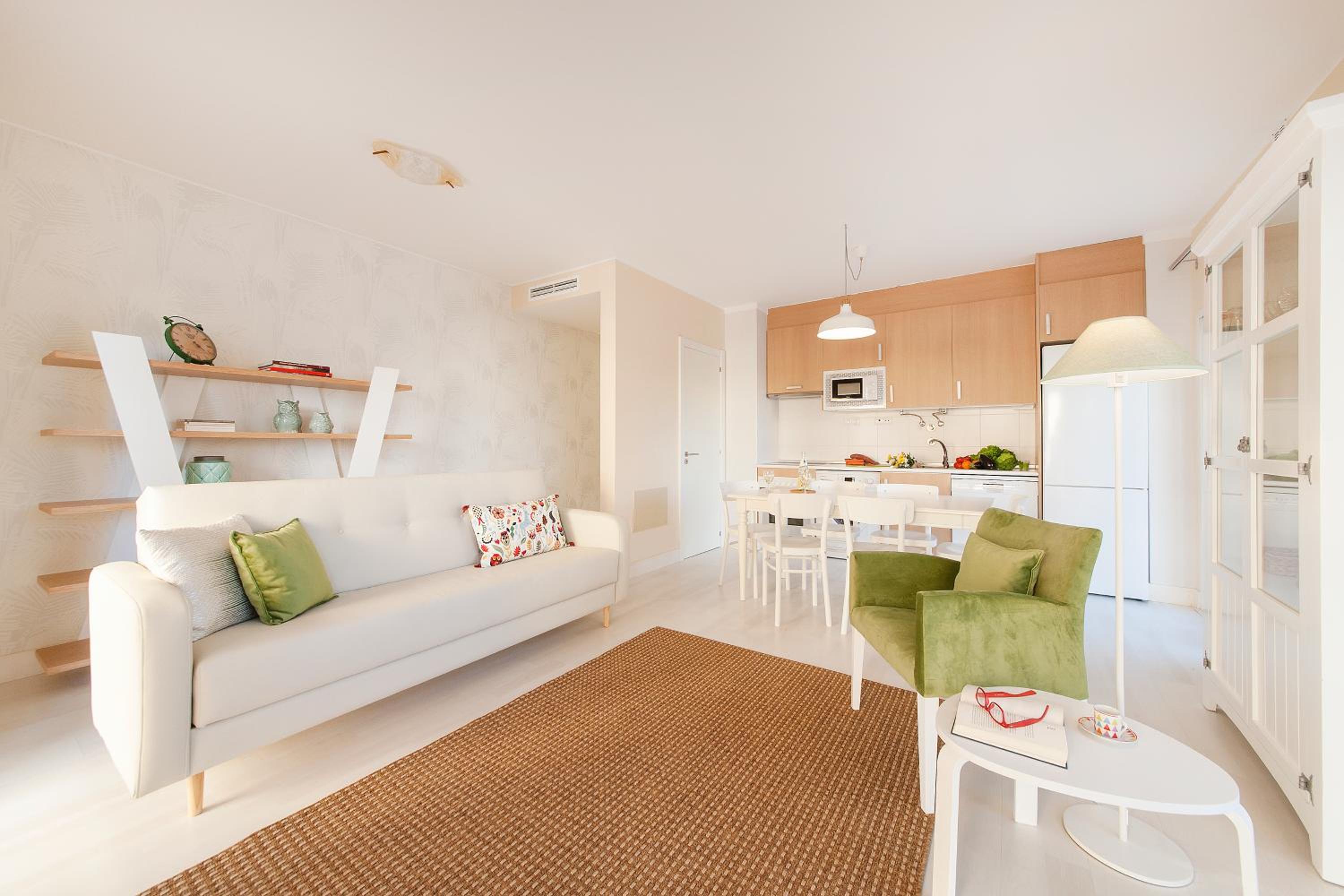 One-Bedroom Apartment with Sea View
