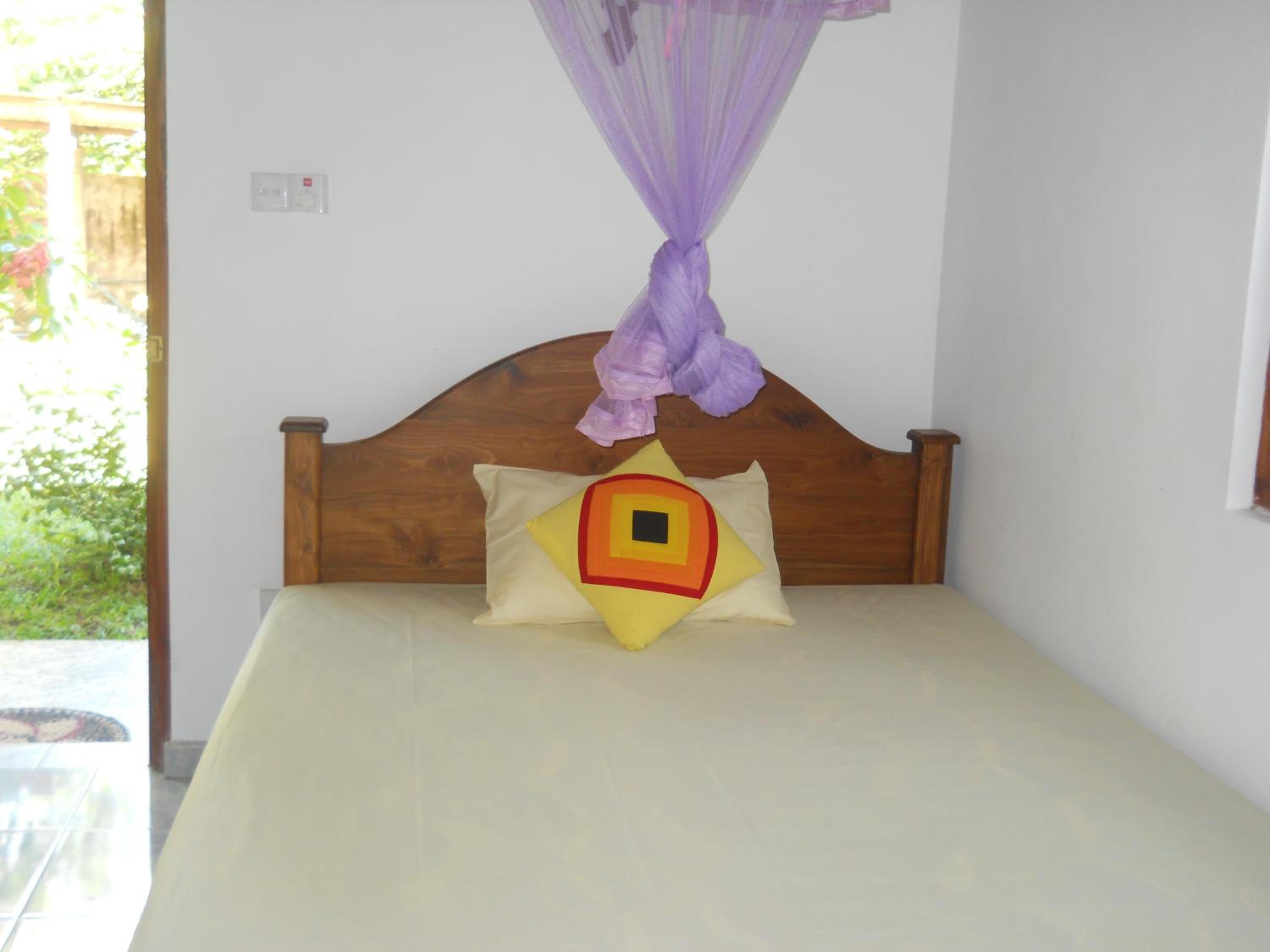 Single Room with Private Bathroom photo 2