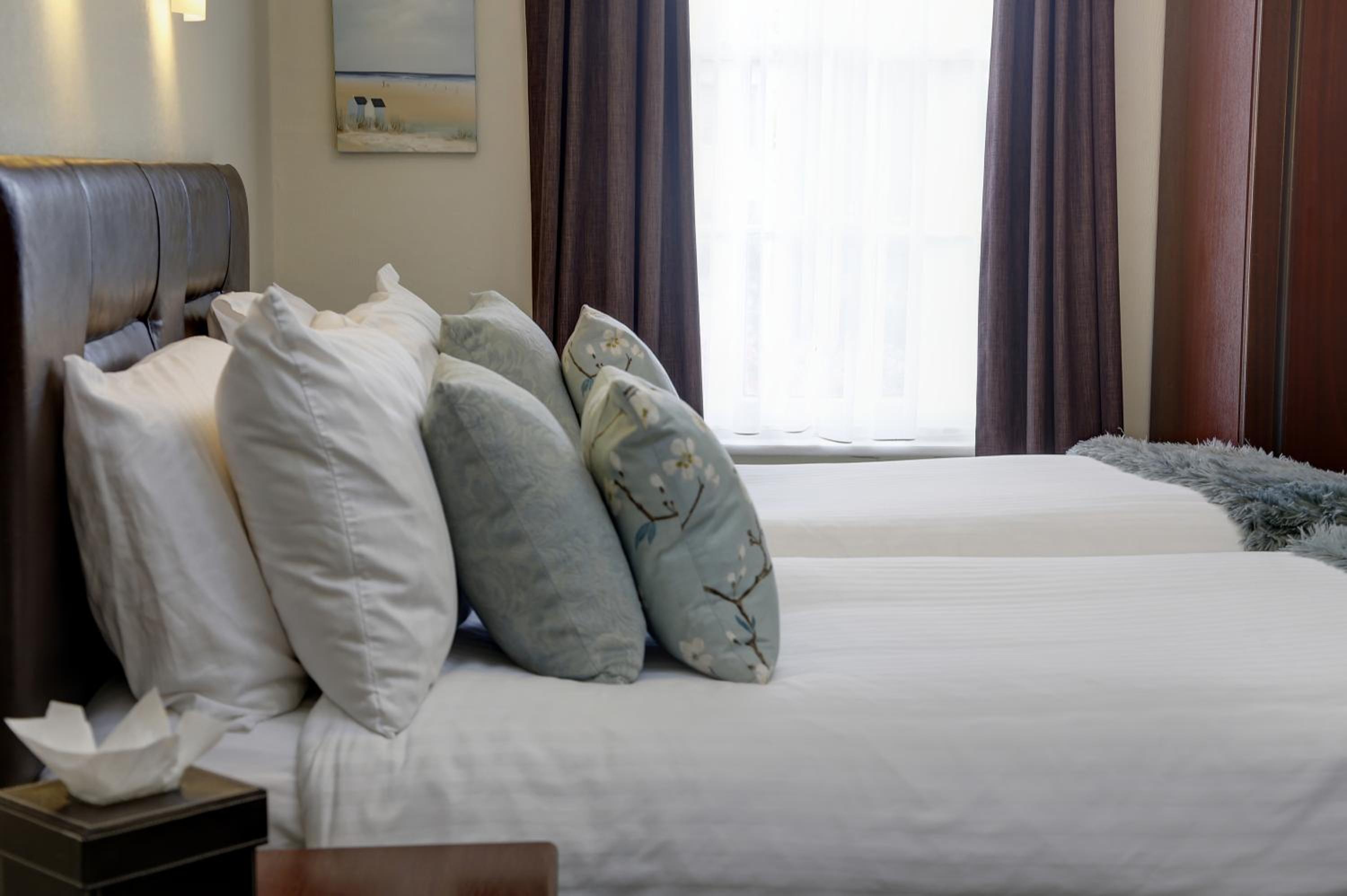 Standard Twin Room - Non-Smoking - Photo 6