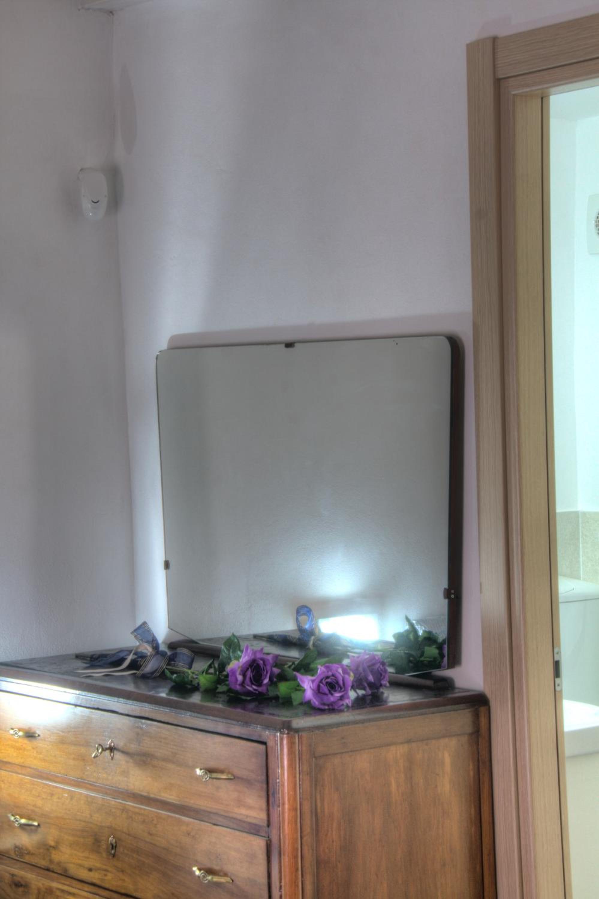 Double Room with Private Bathroom - Photo 4