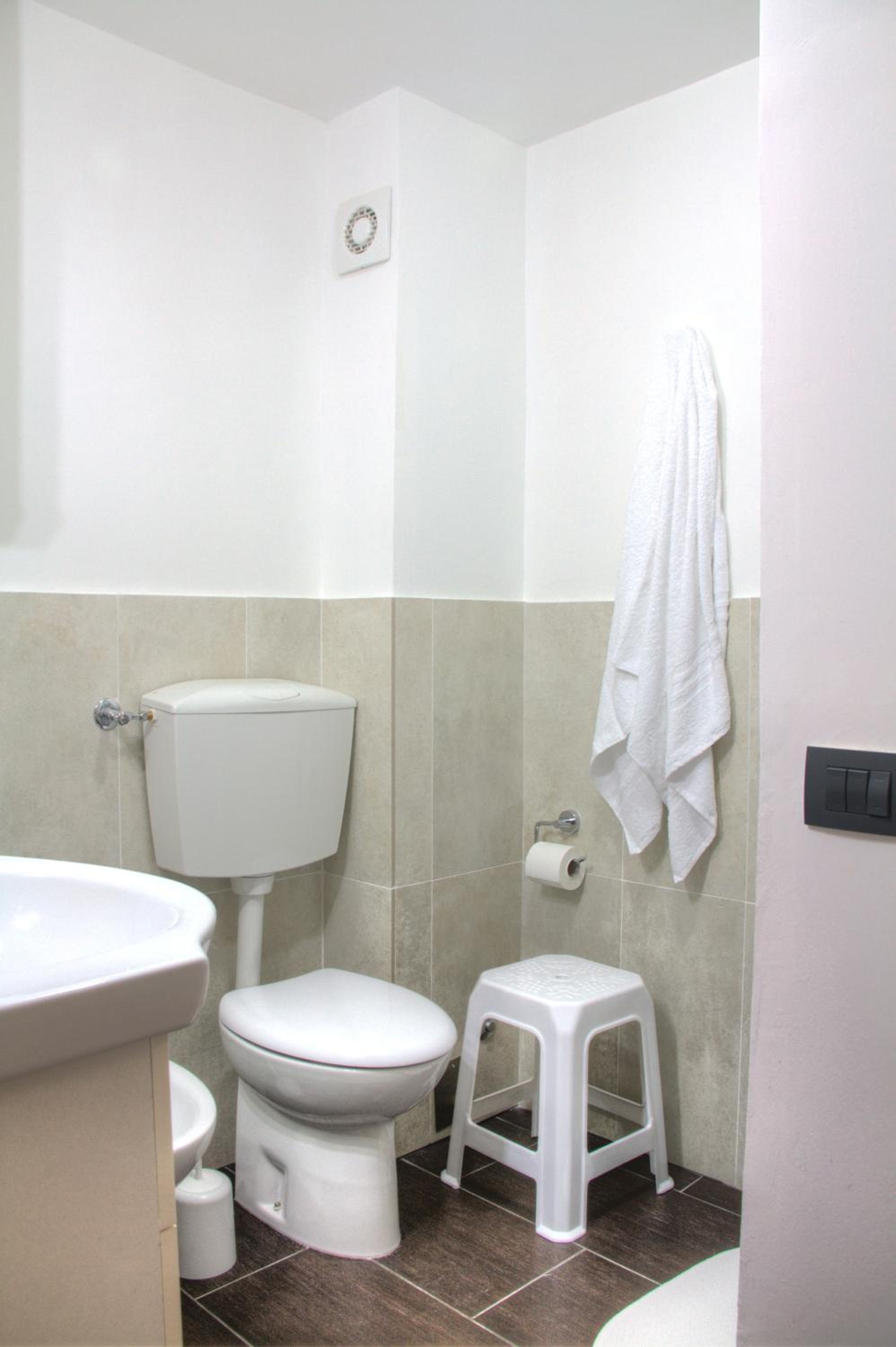 Double Room with Private Bathroom - Photo 3