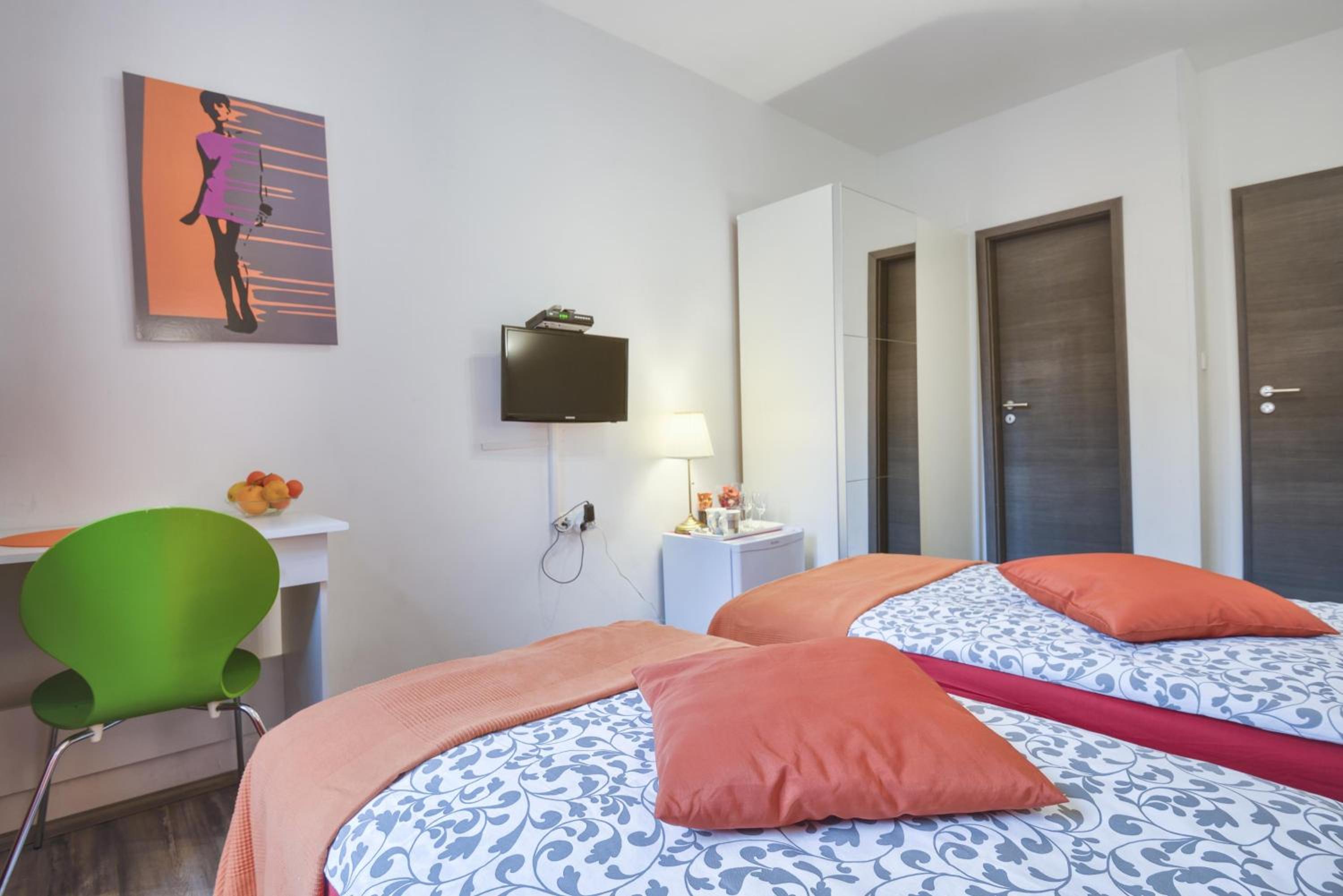 Double or Twin Room with City View photo 2