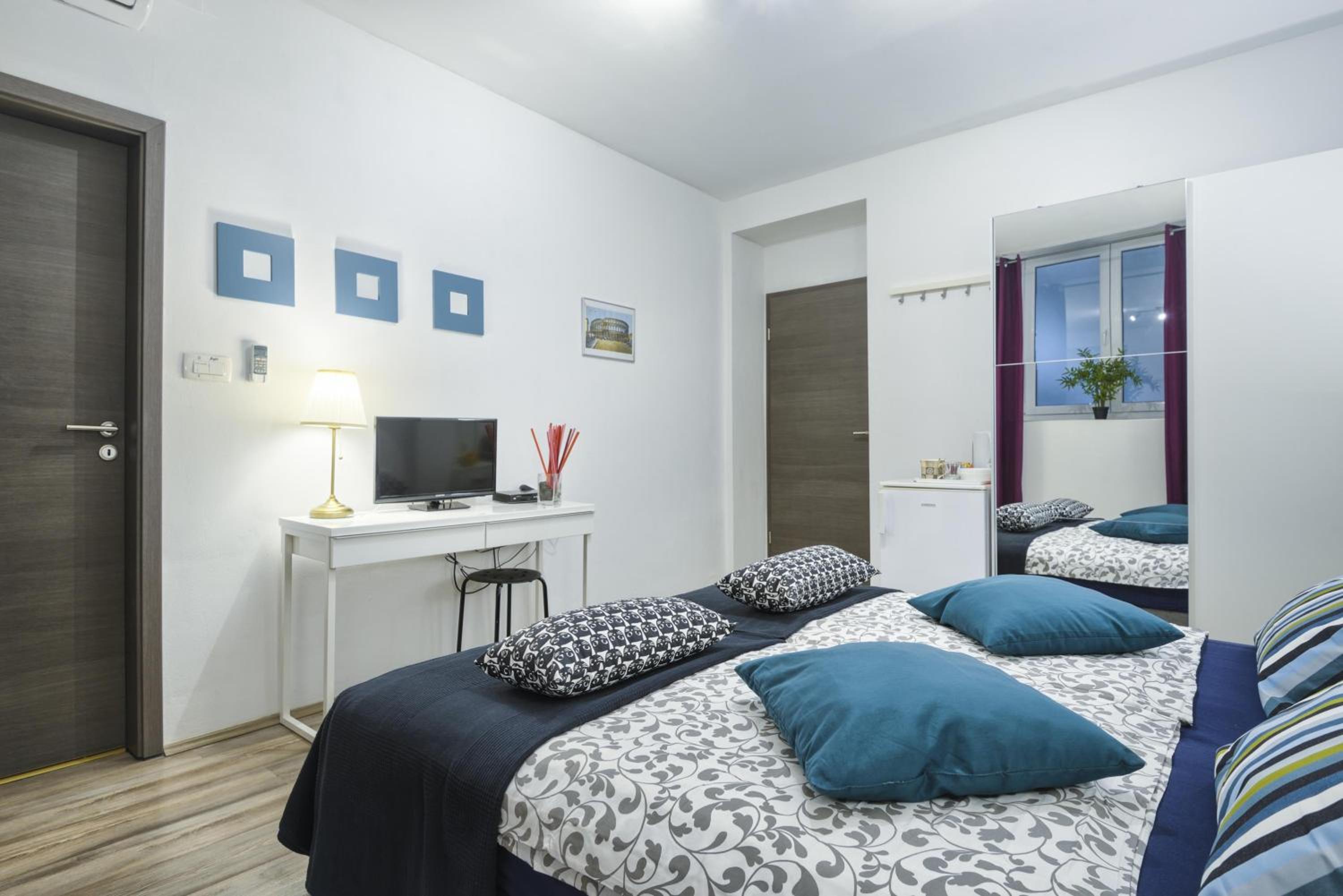 Economy Double or Twin Room photo 2