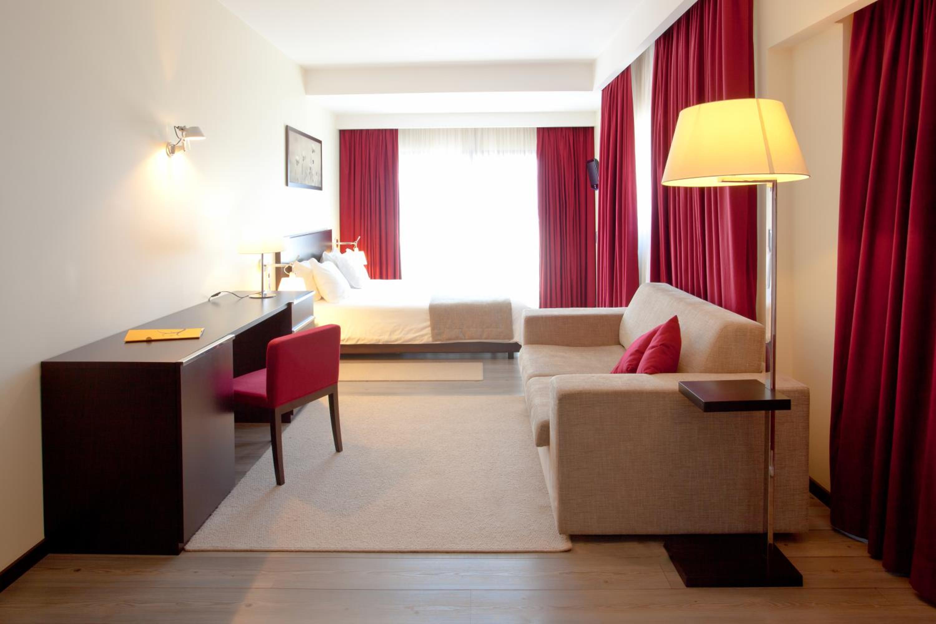 Suite - North - Photo 1