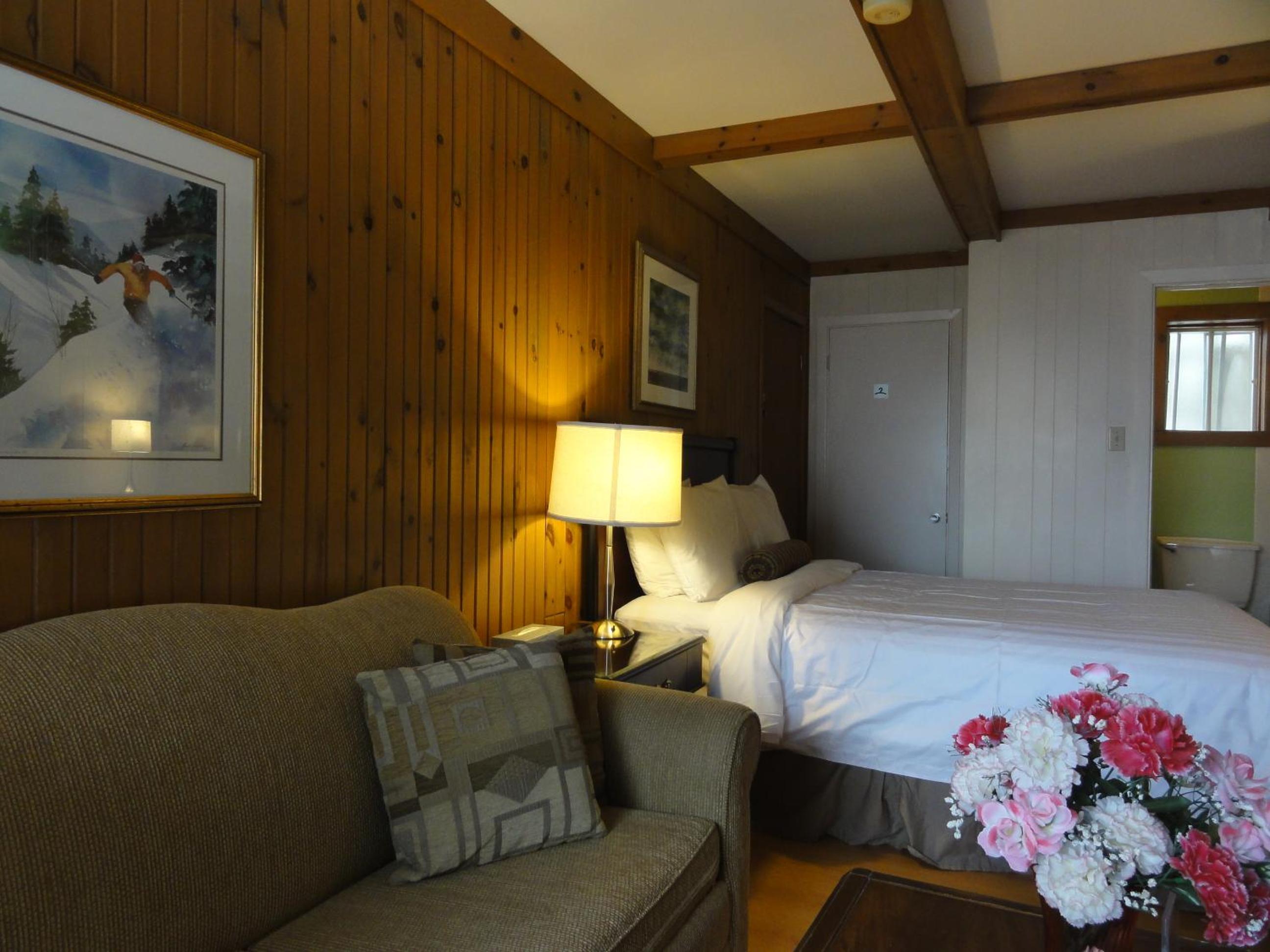 Queen Room with 1-Person Hot Tub photo 1