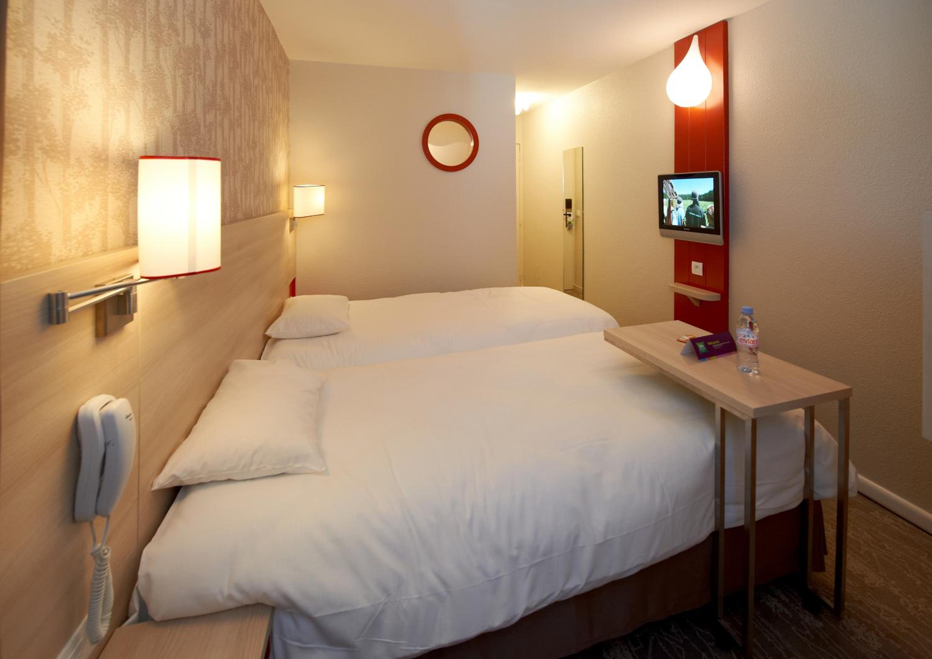 Standard Twin Room - Photo 1