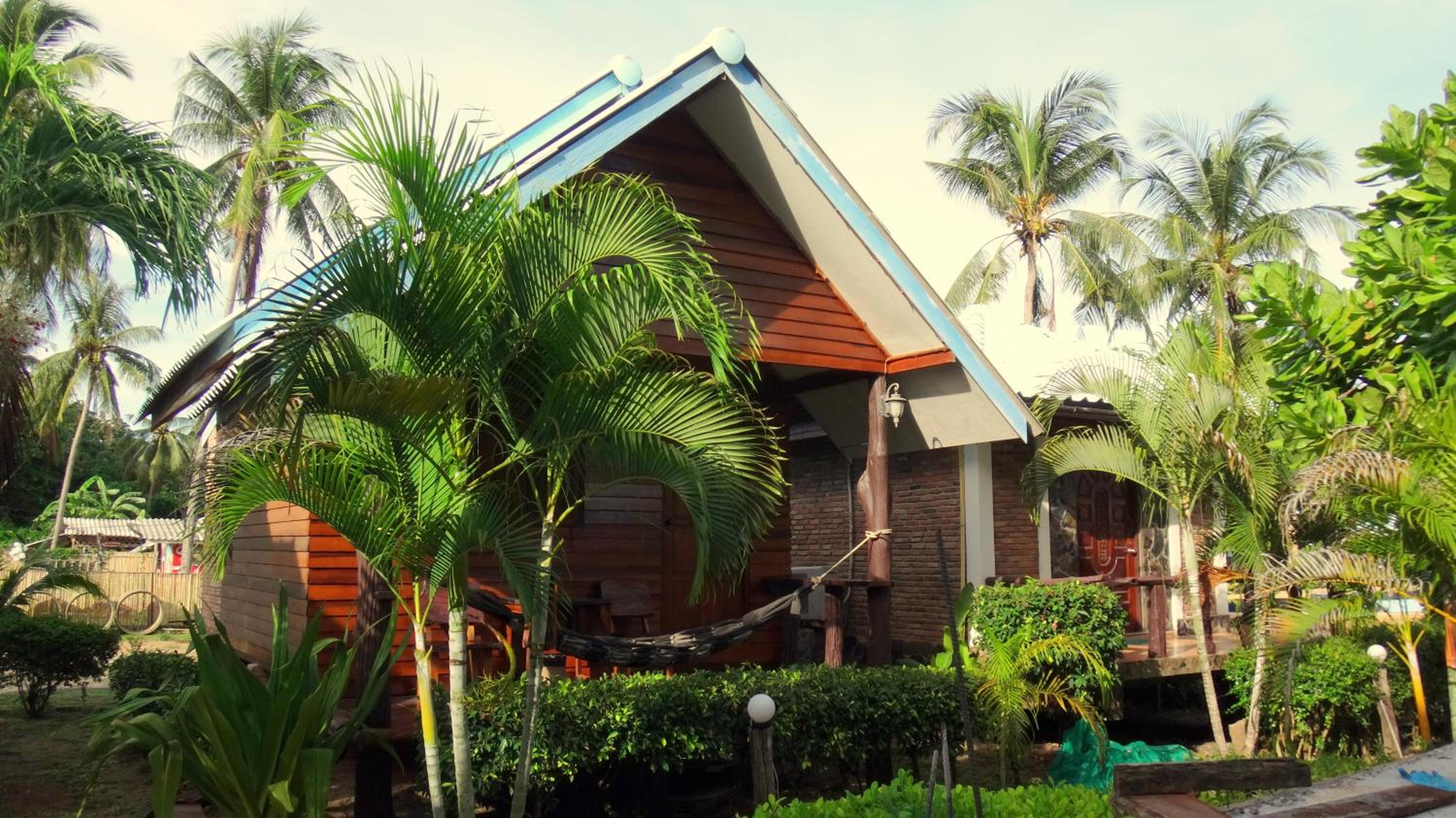 Bungalow with Patio - Photo 5