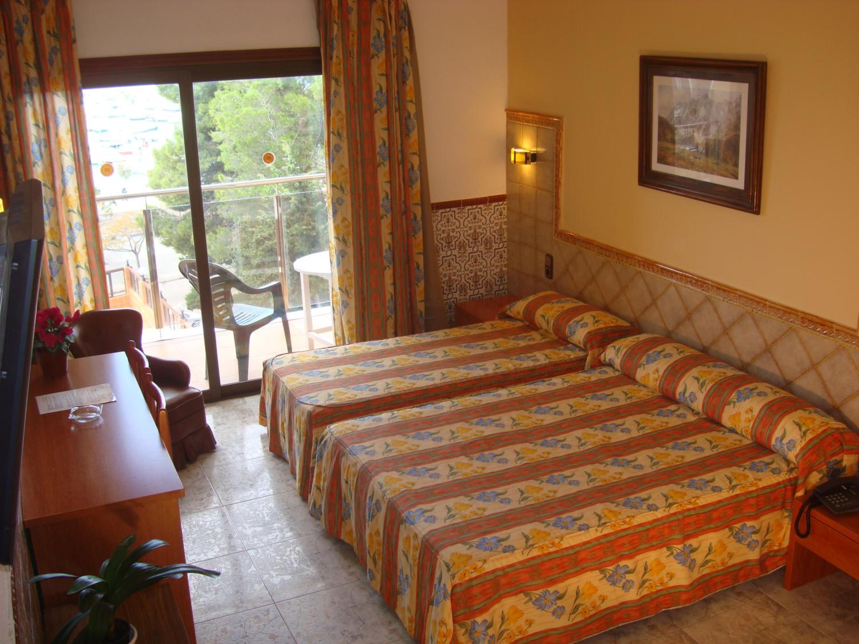 Double or Twin Room with Sea View photo 2