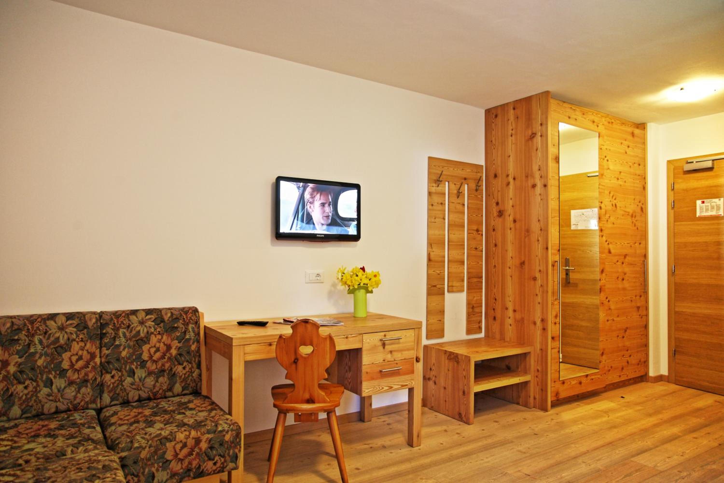 Comfort Double Room with Balcony and Mountain View photo 2