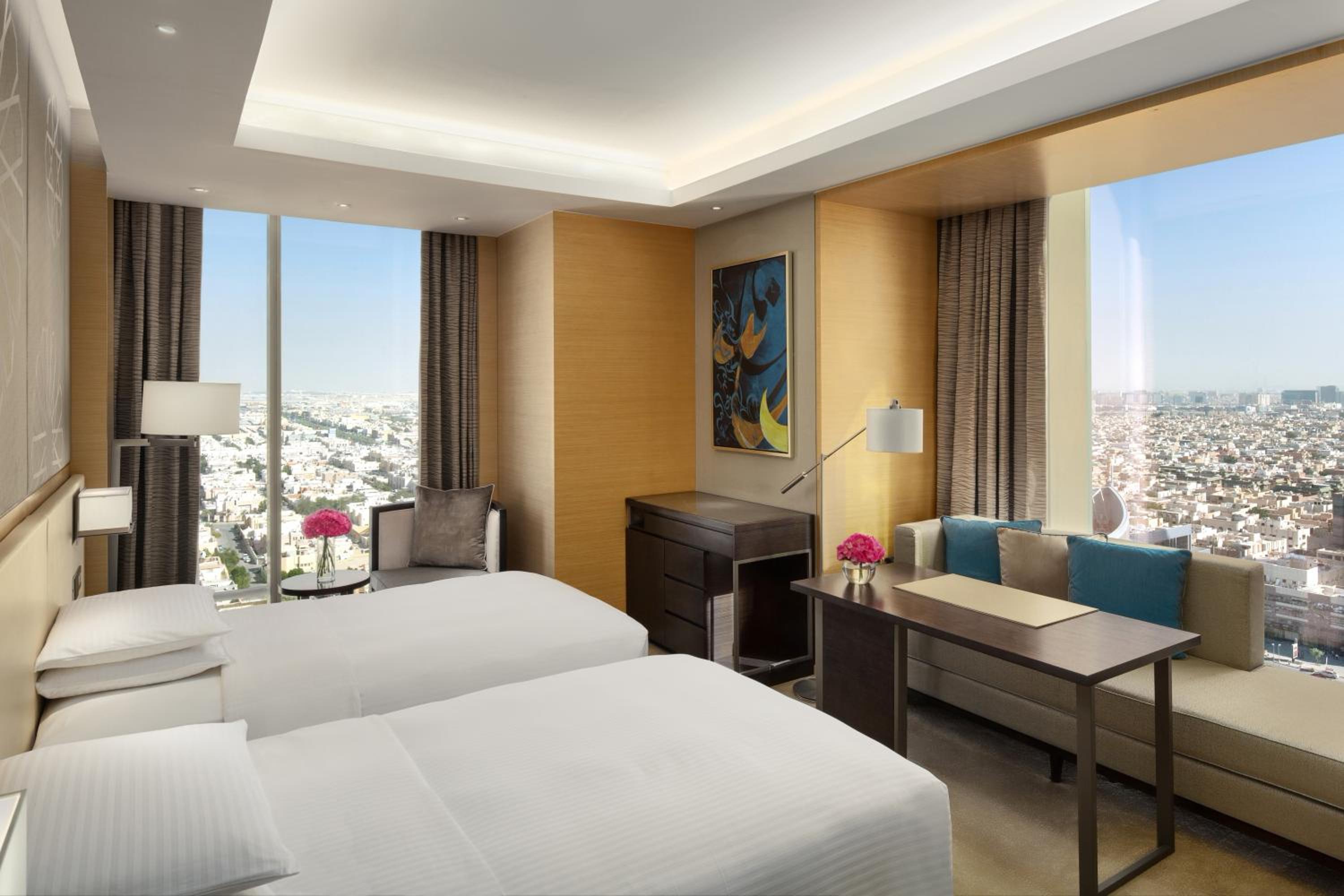 Twin Room - Club Access - Photo 1