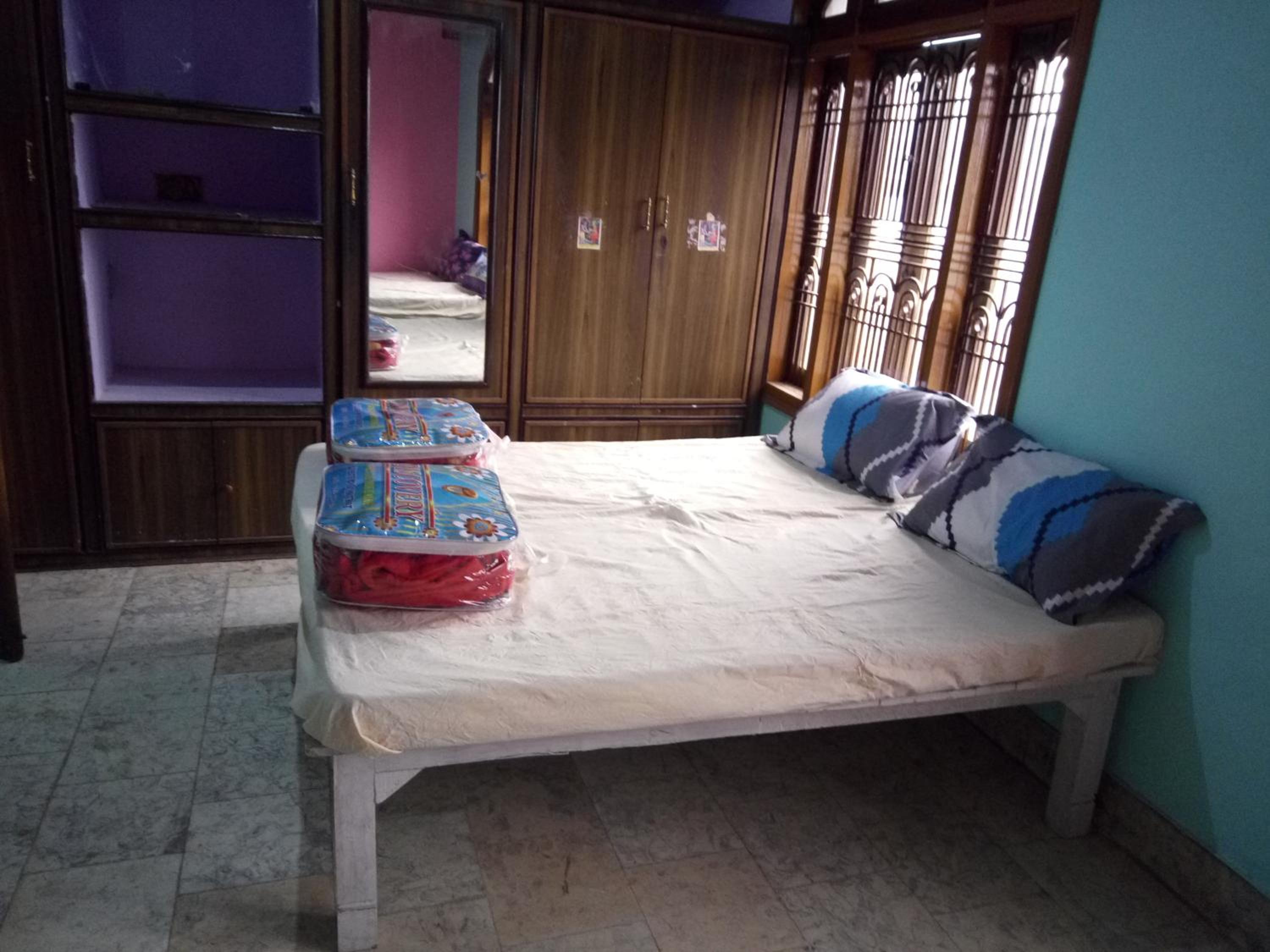 Deluxe Double Room (2 Adults + 1 Child) - Photo 2