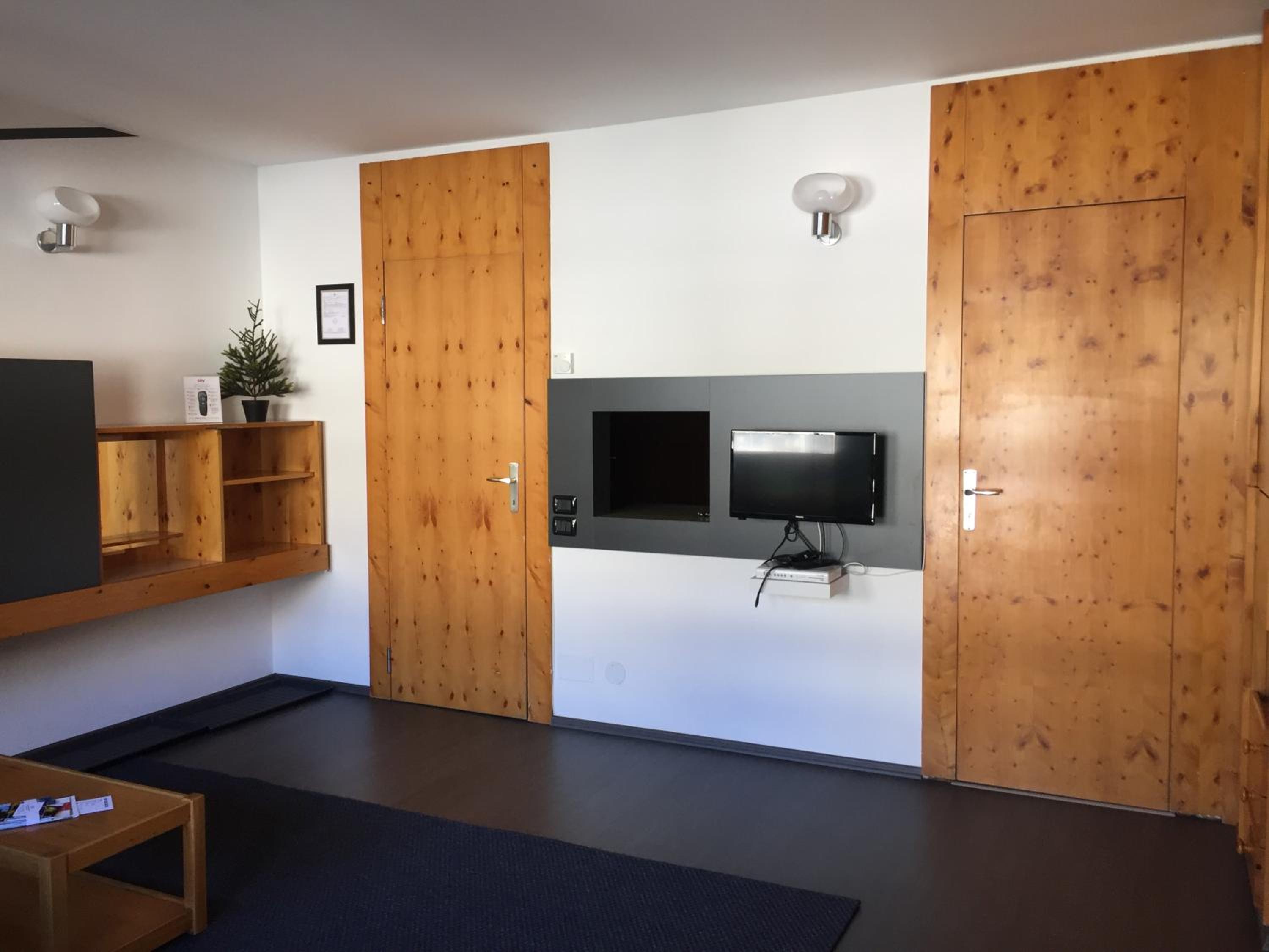 Studio with Balcony and Mountain View photo 2