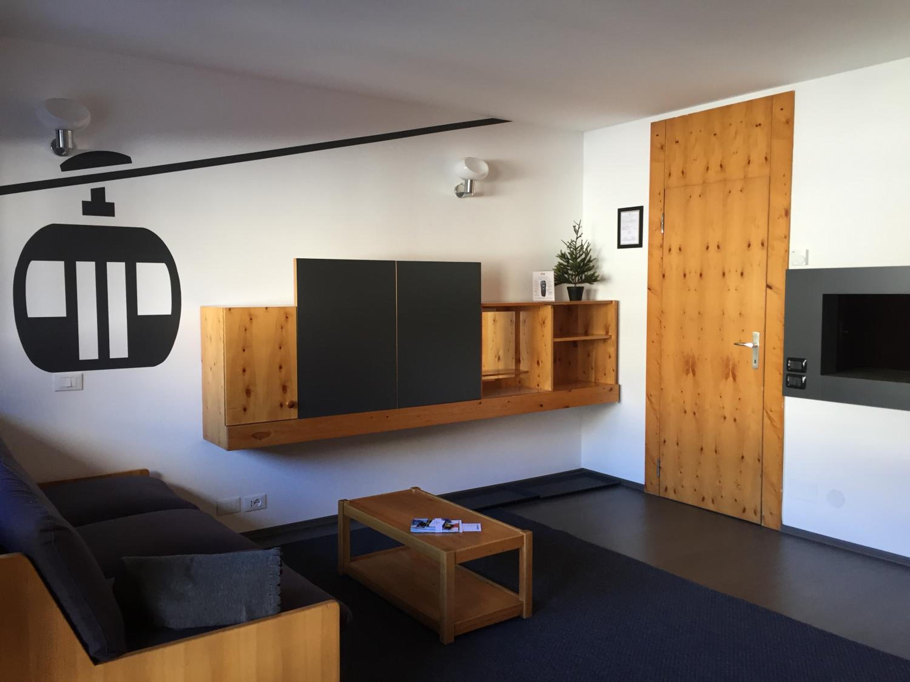 Studio with Balcony and Mountain View photo 3