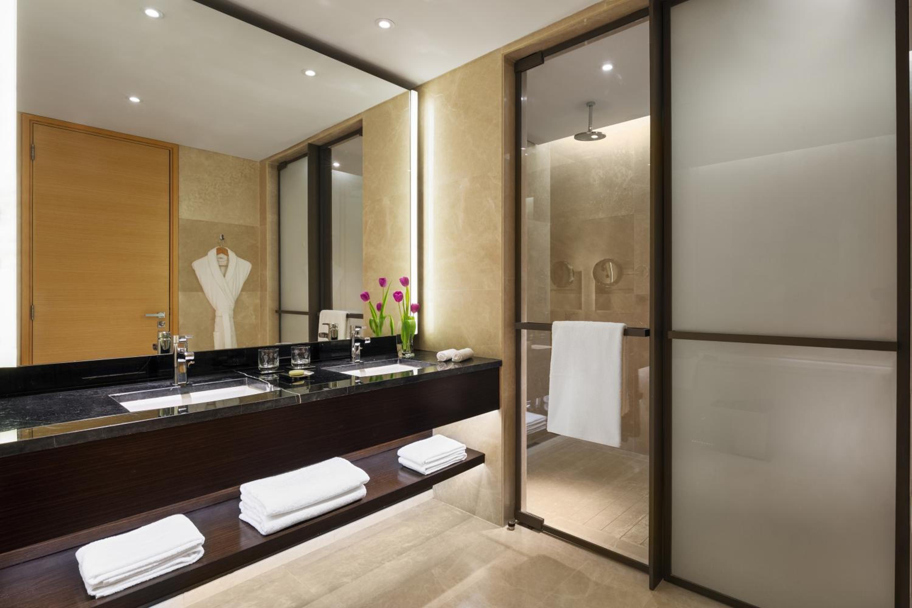 Deluxe King Room - Photo 3