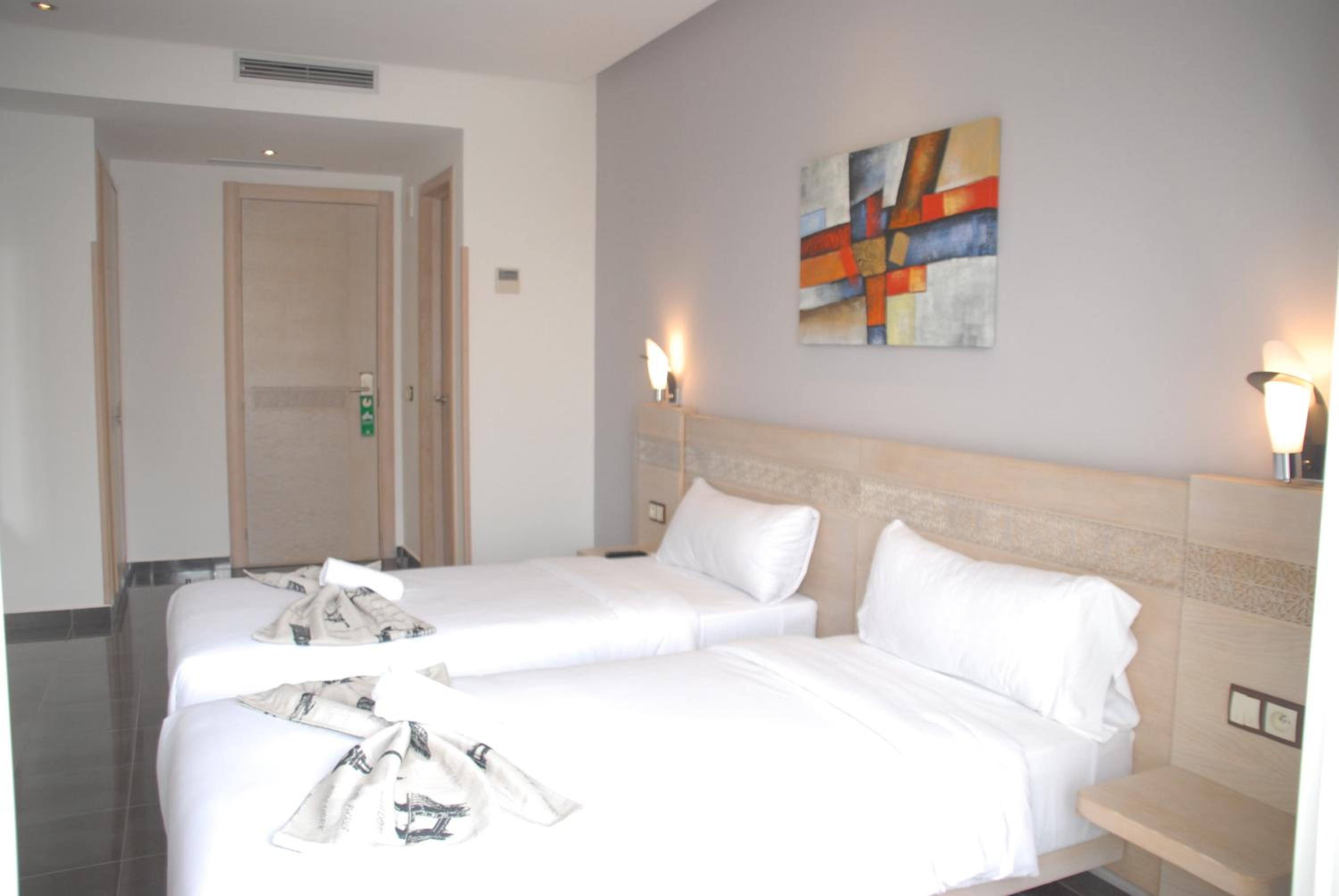Superior Twin Room photo 3