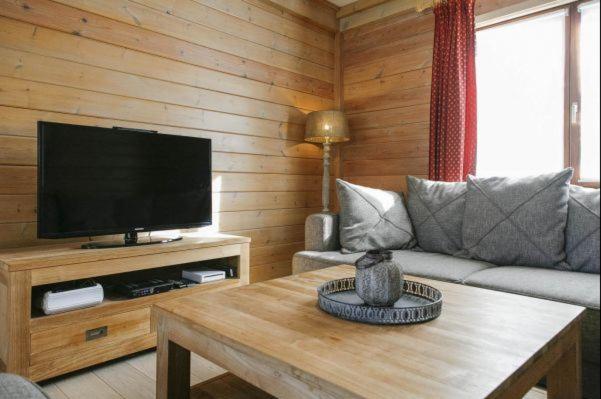 Five-Bedroom House photo 1