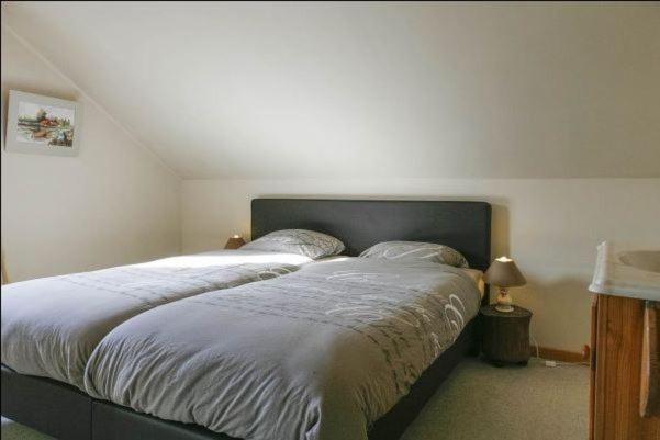 Five-Bedroom House photo 3