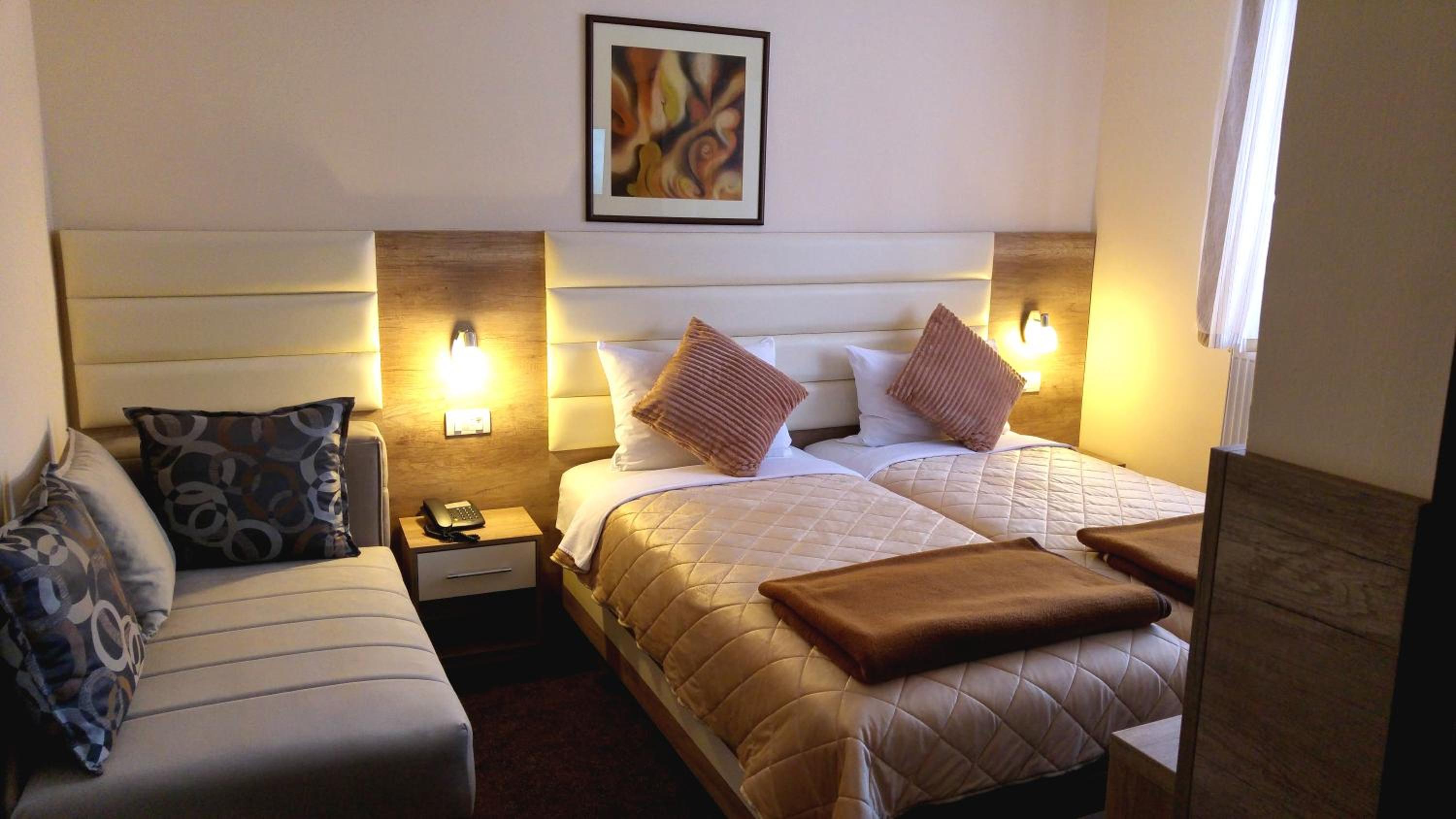 Twin Room - Photo 1