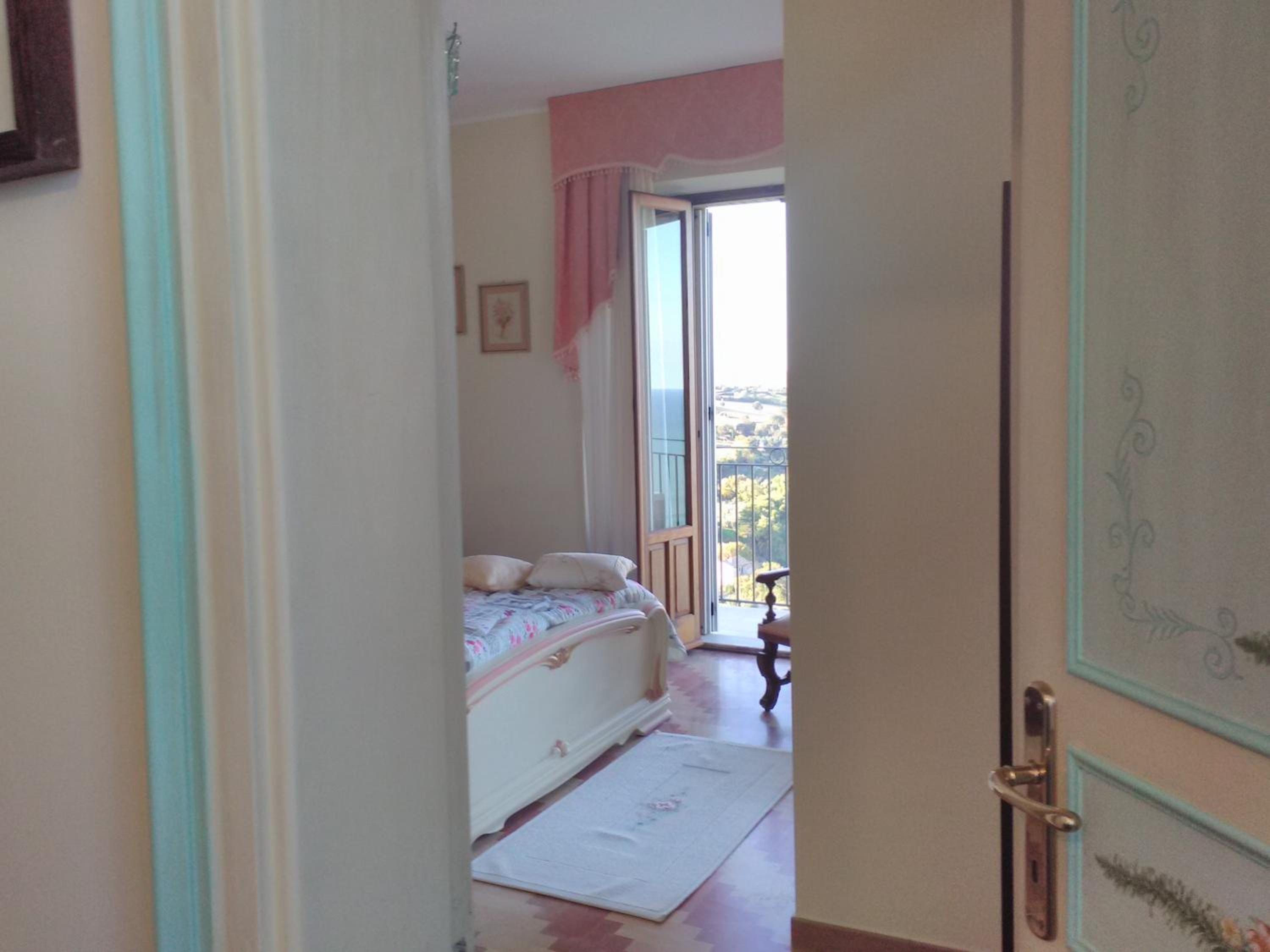 King Room with Balcony photo 1