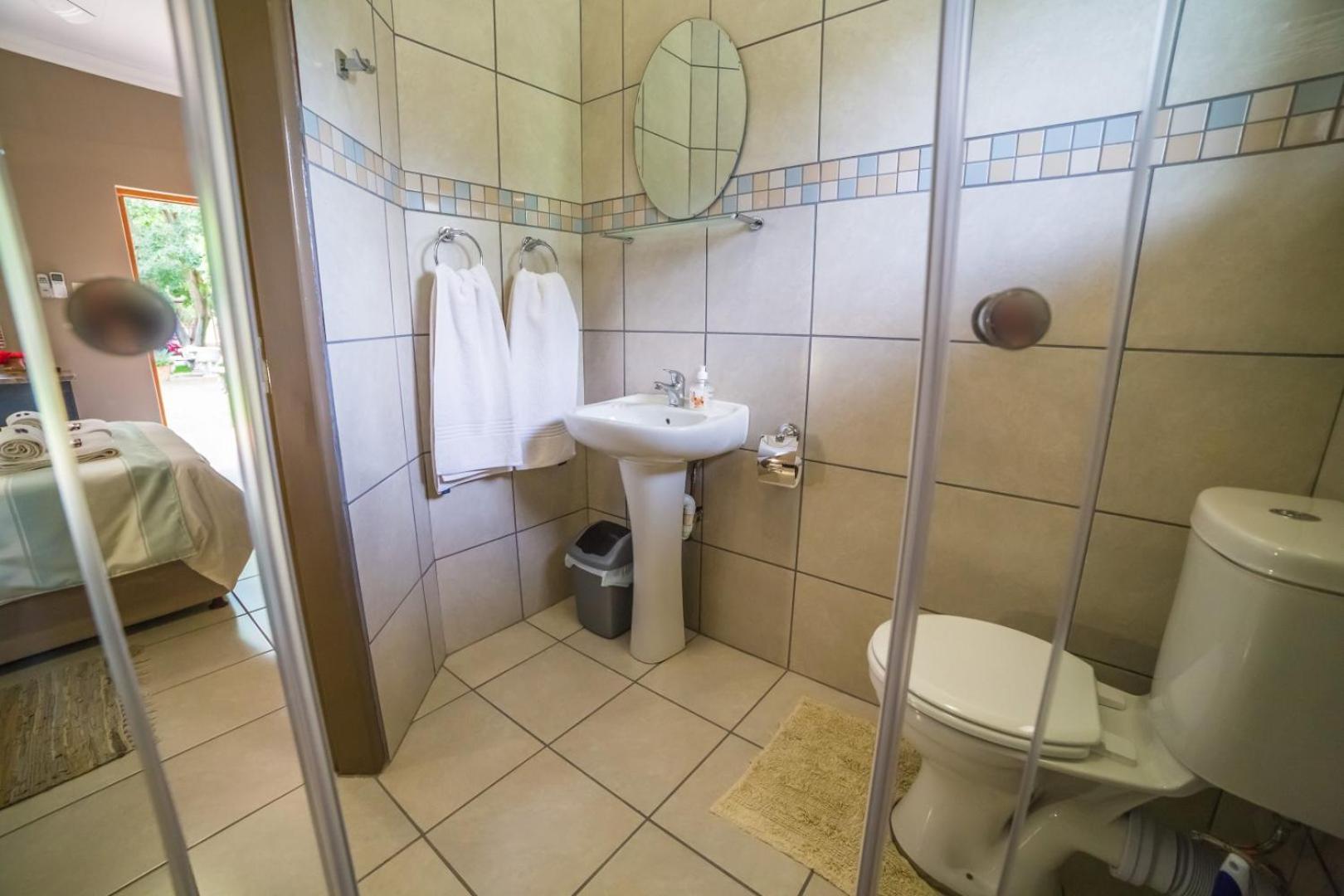 Deluxe Double Room - Photo 13