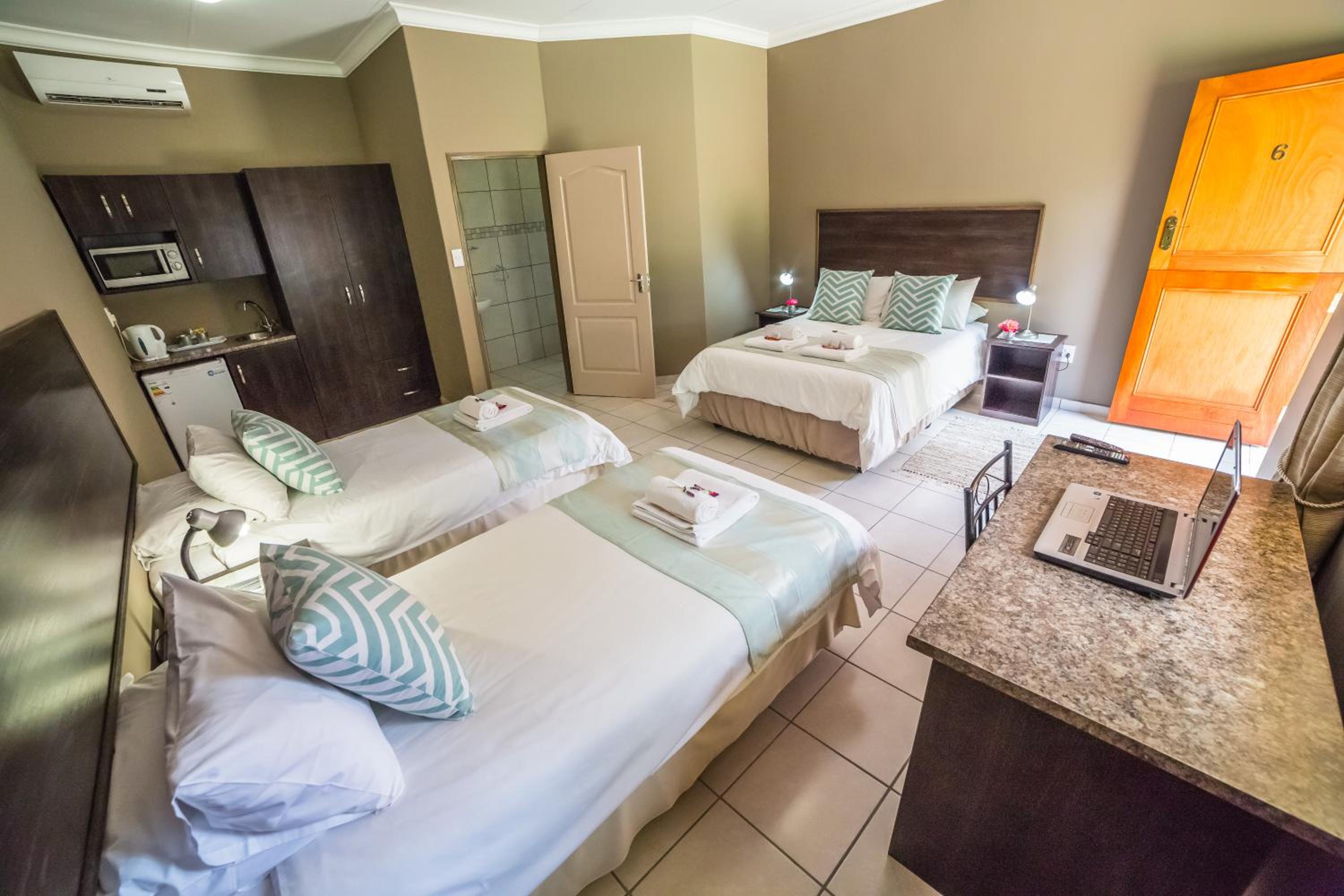 Deluxe Family Room - Photo 6