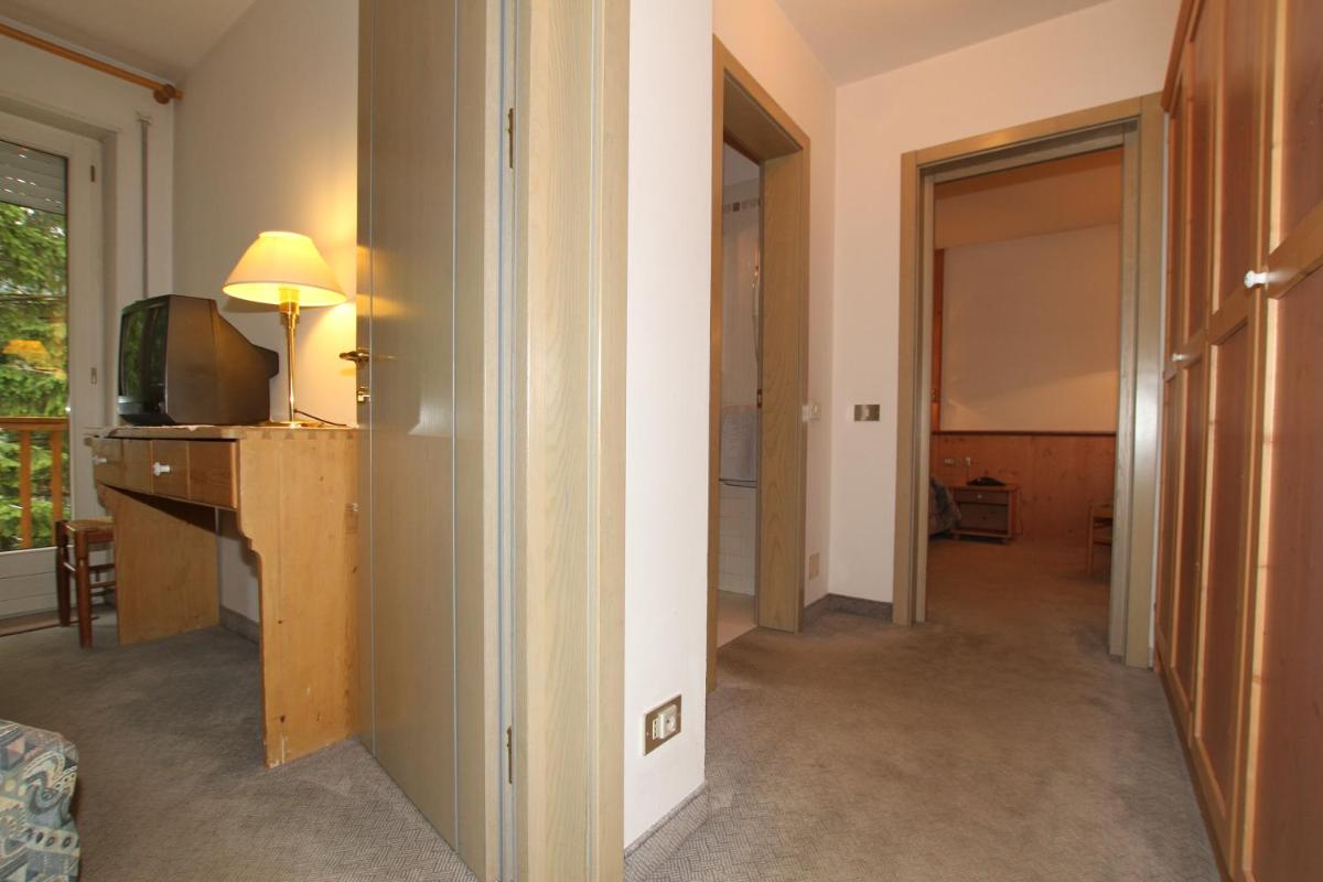 Family Room photo 2