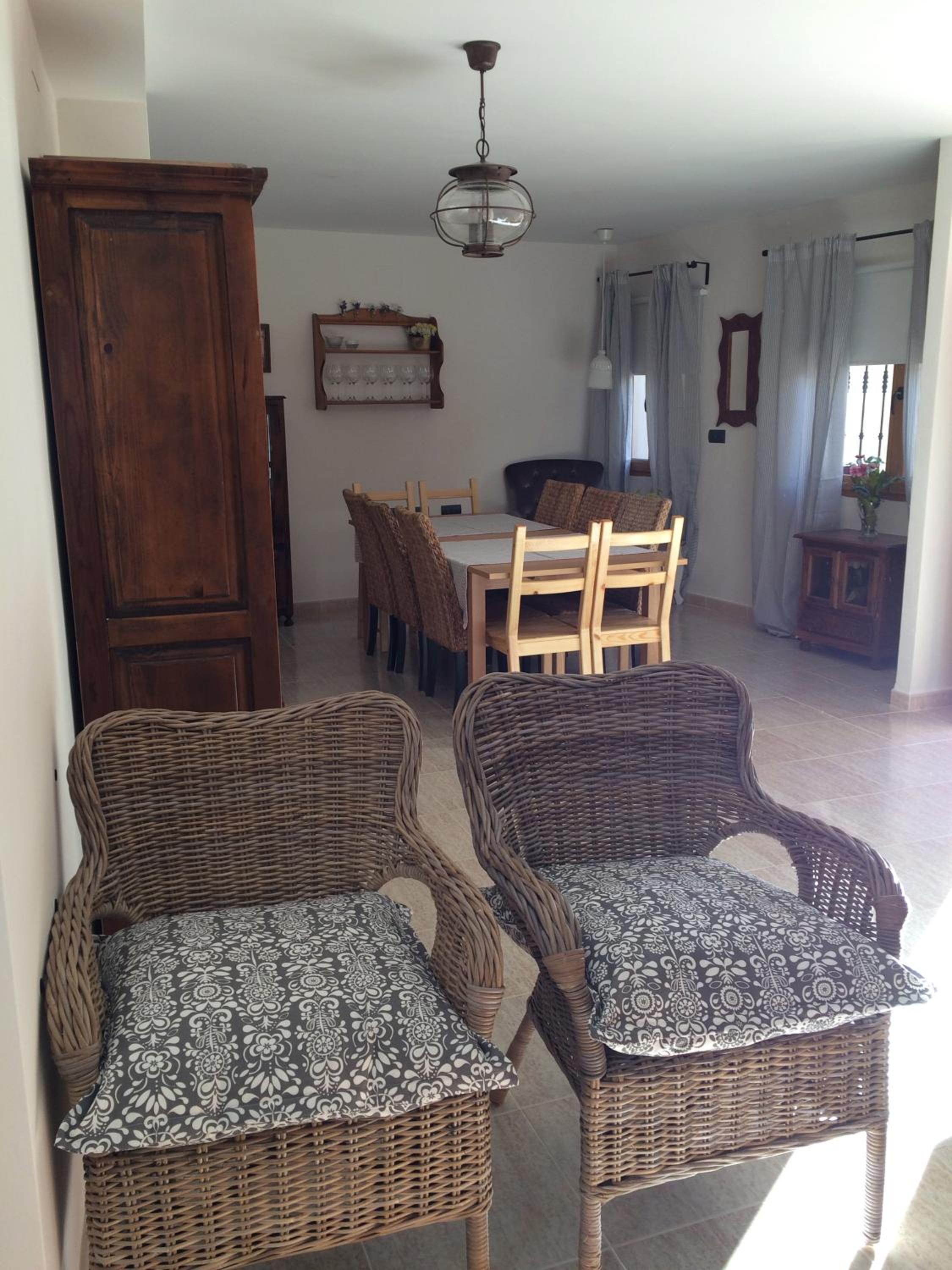Five-Bedroom House photo 3