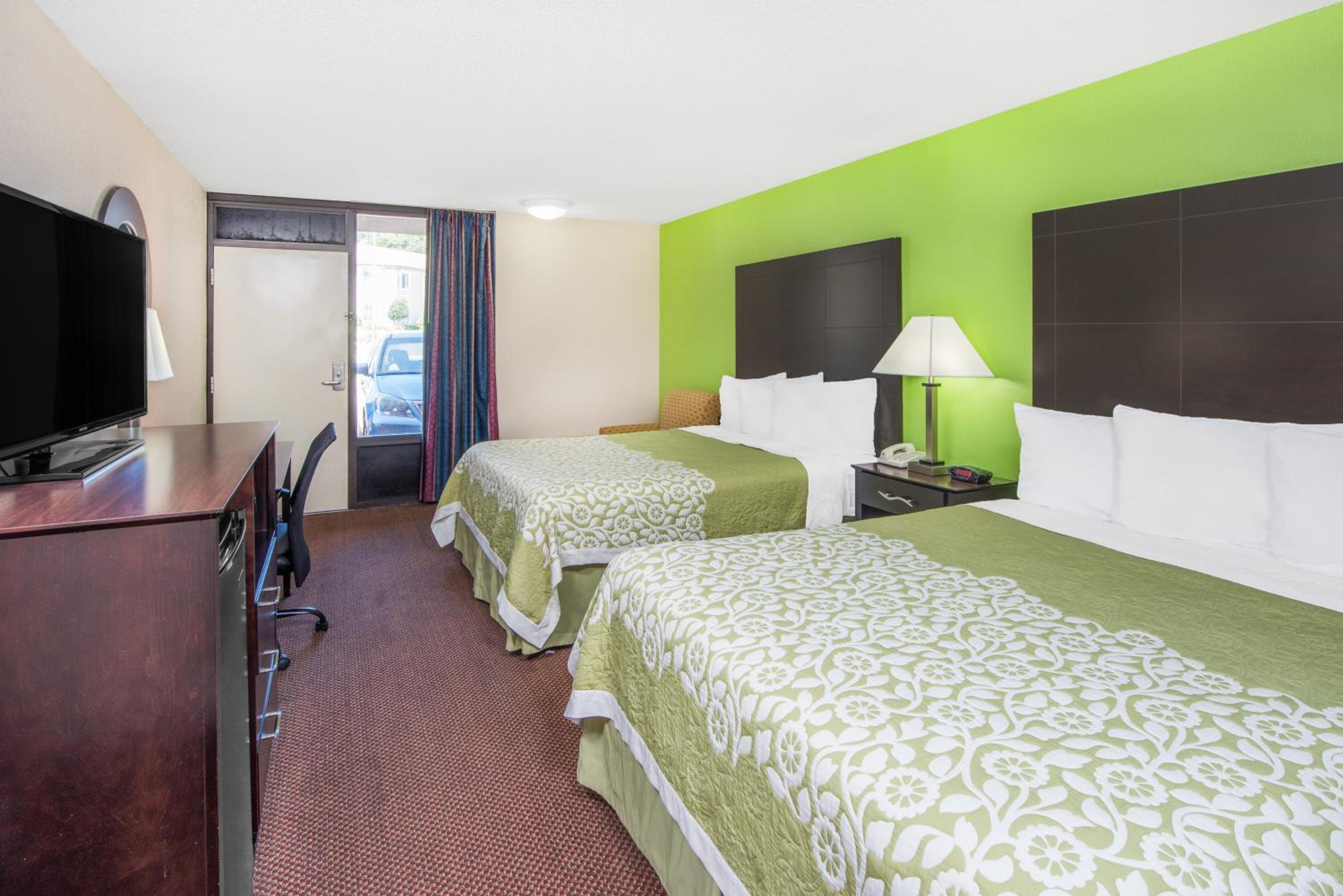 Queen Room with Two Queen Beds - Non-Smoking - Photo 1