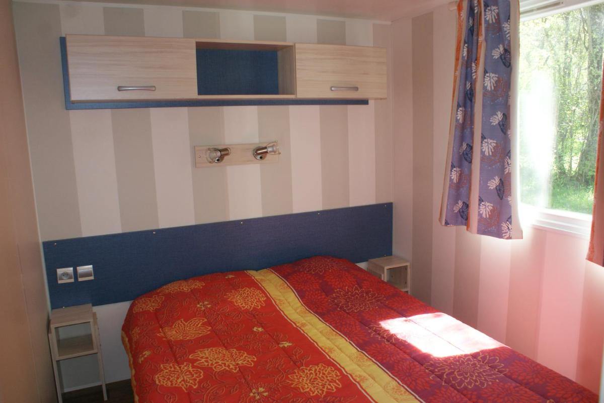 Two-Bedroom Mobile Home (4 Adults) photo 2