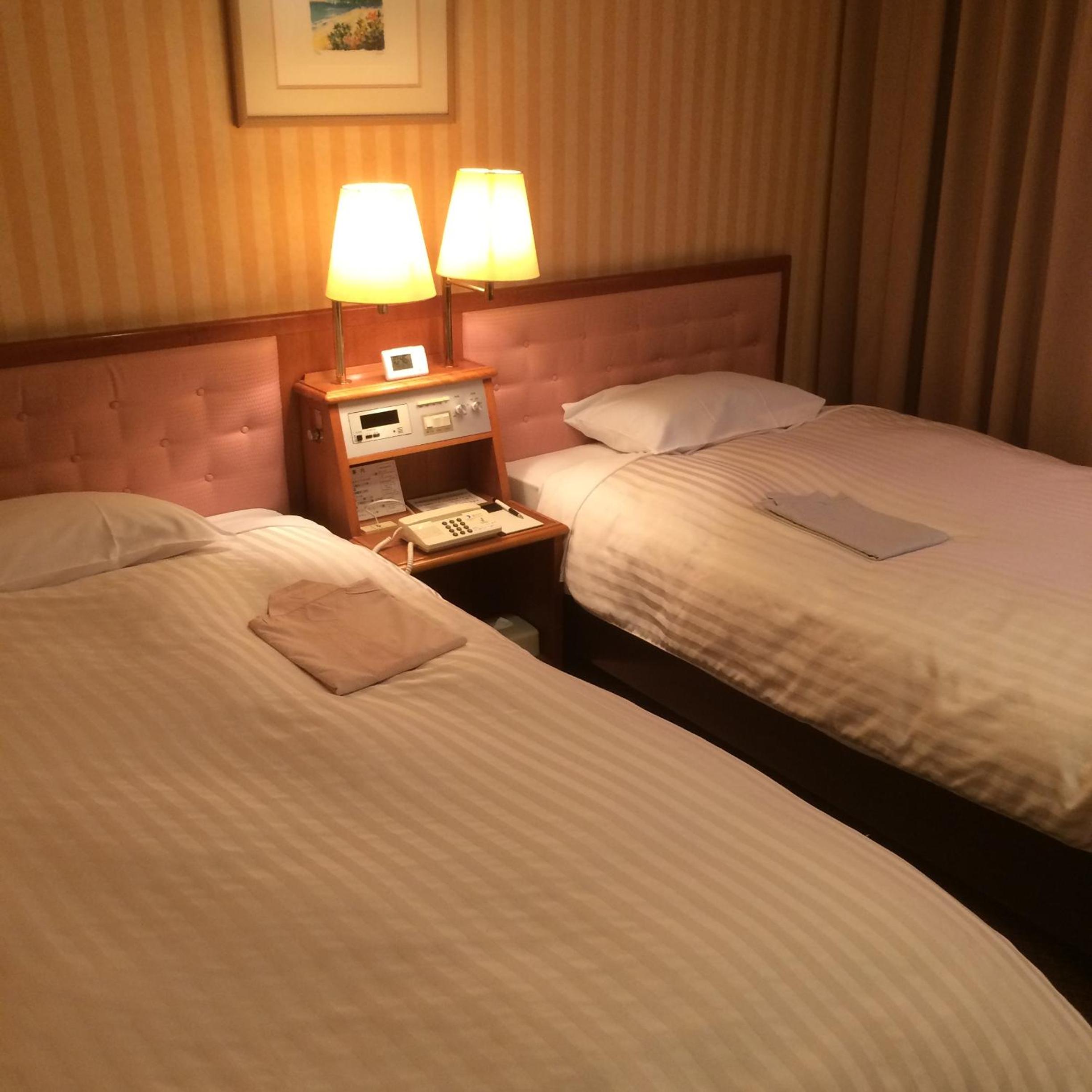 Twin Room - Non-Smoking photo 1