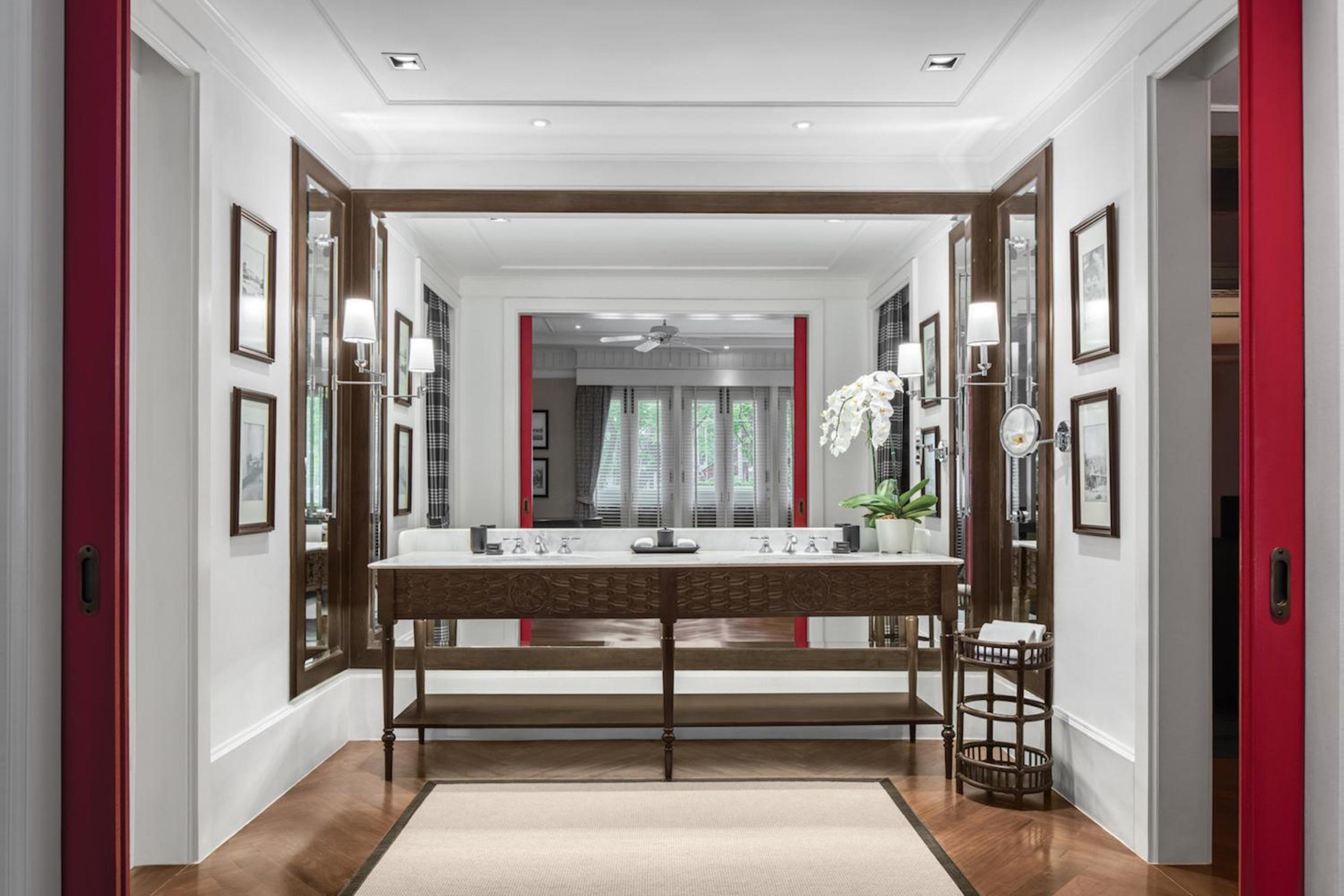 Louis Leonowens Pool Suite - Photo 3
