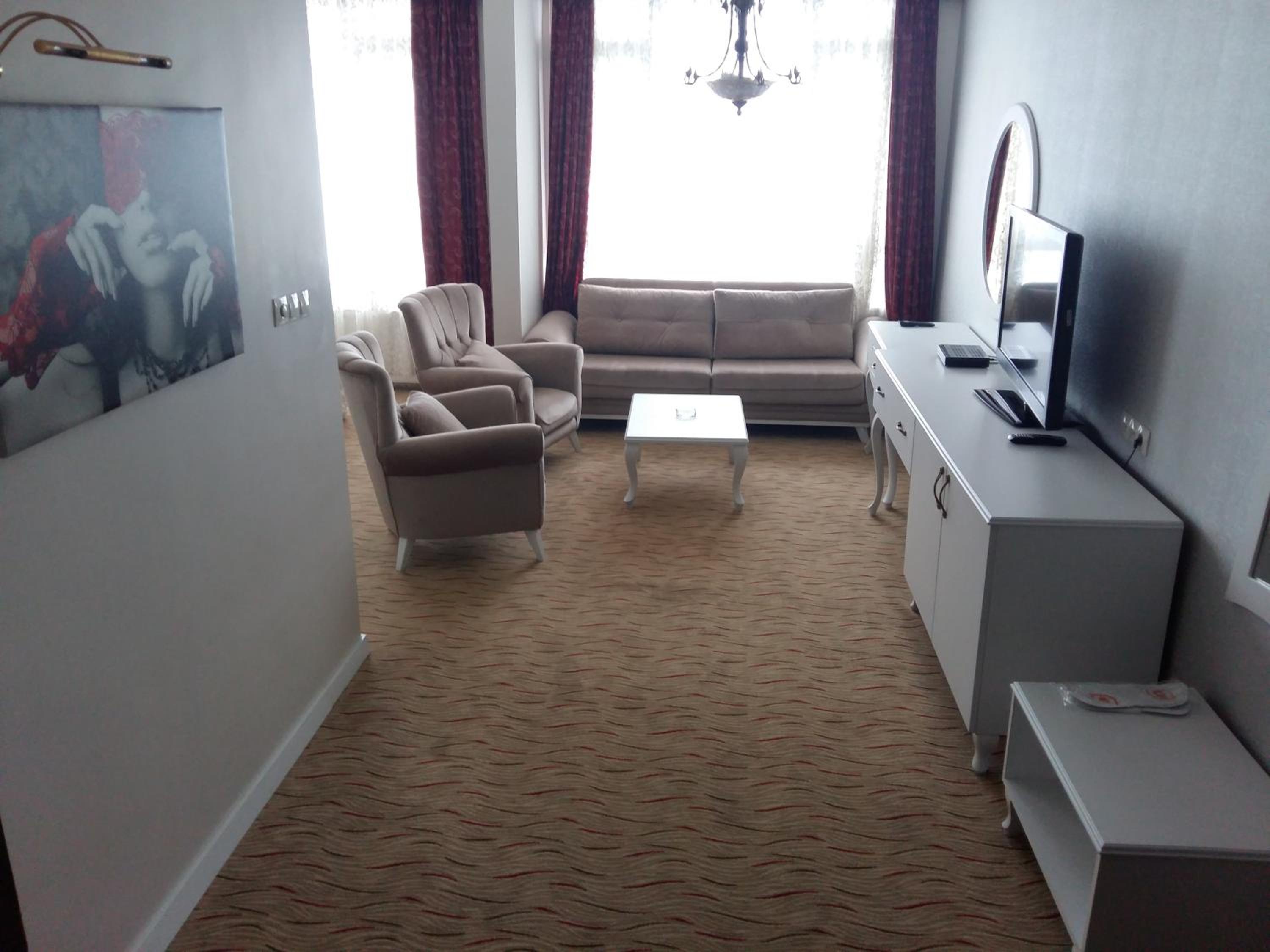 Junior Suite (2 Adults + 1 Child) - Photo 8
