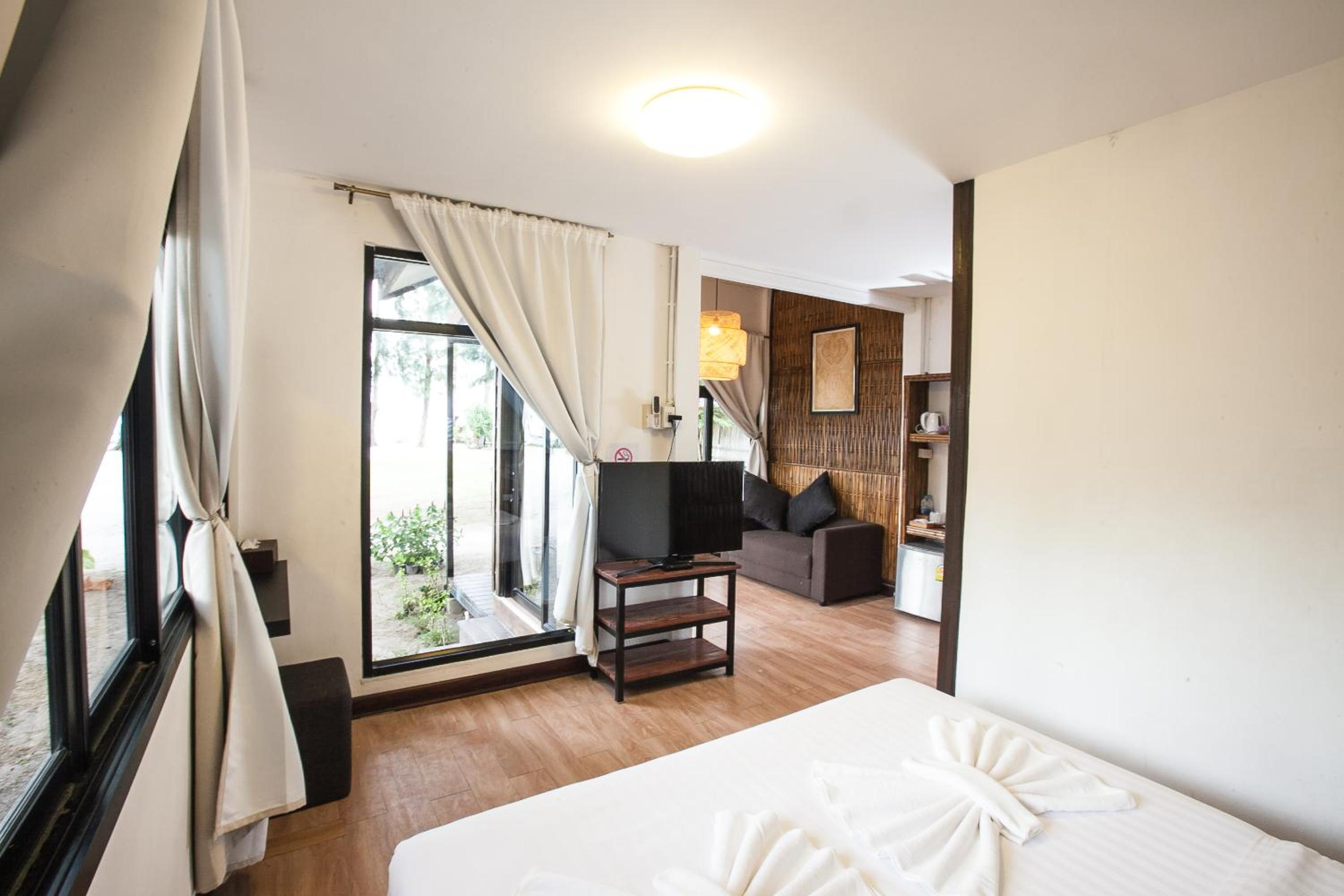 Bungalow with Sea View - Photo 20