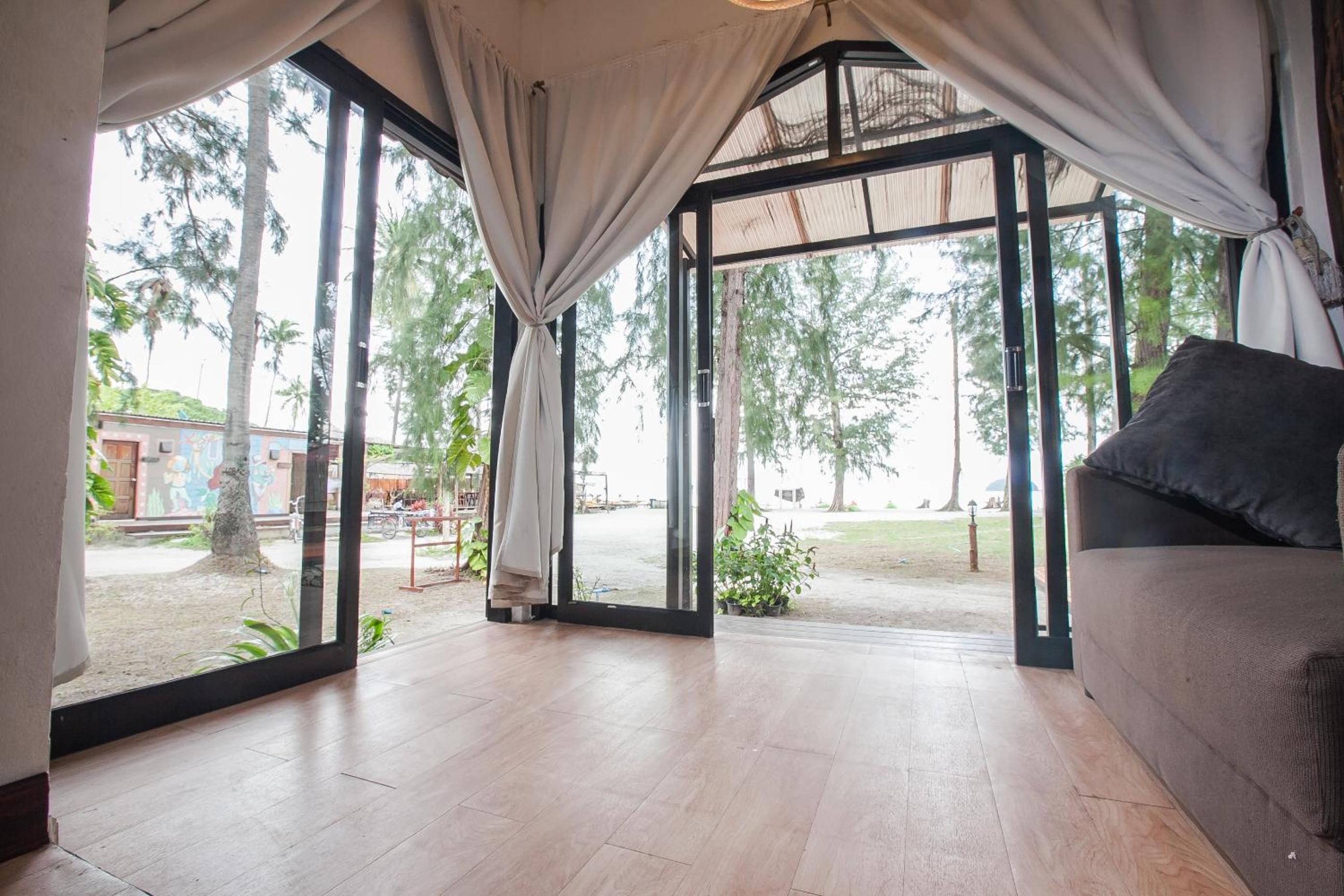 Bungalow with Sea View - Photo 26