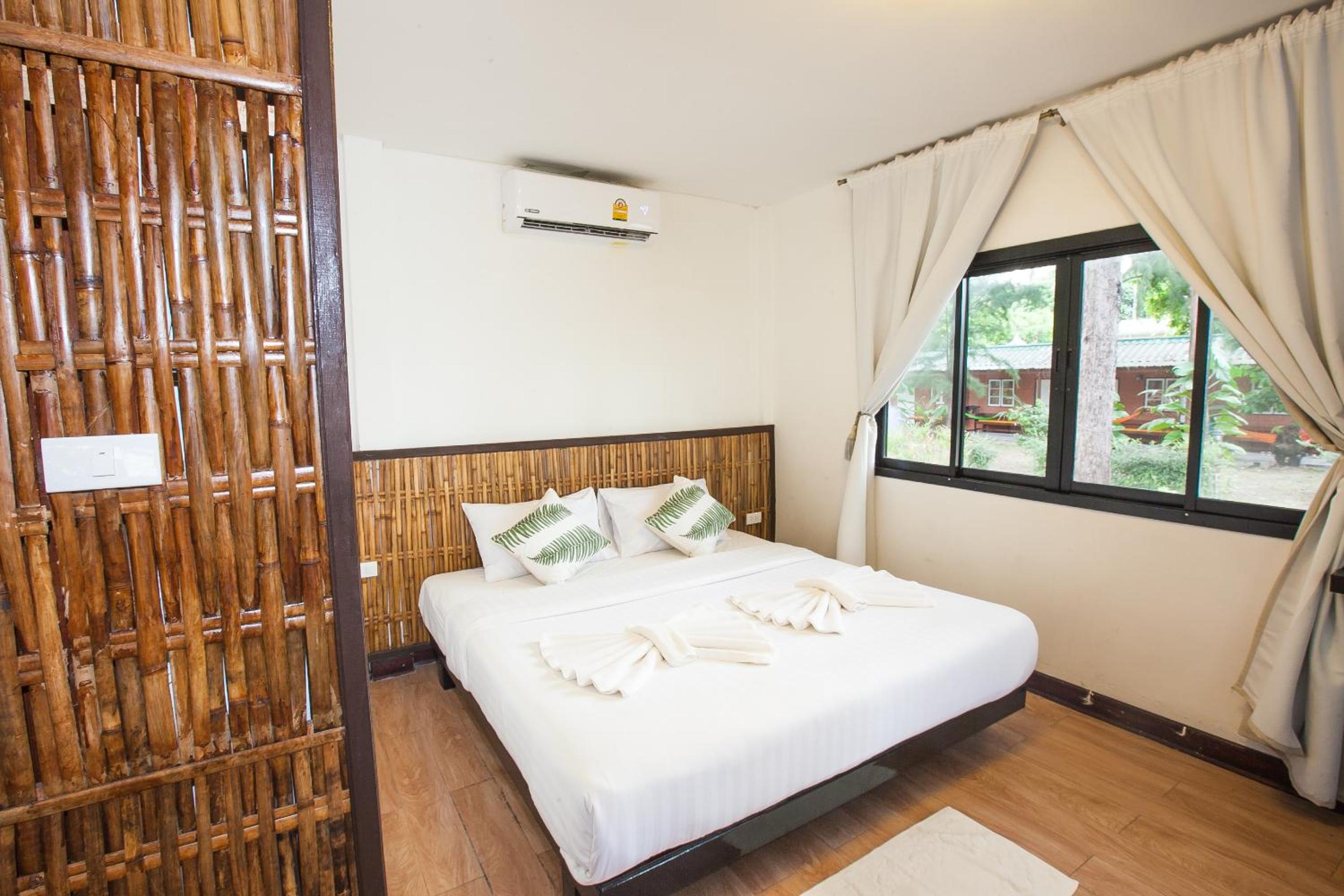 Bungalow with Sea View - Photo 1