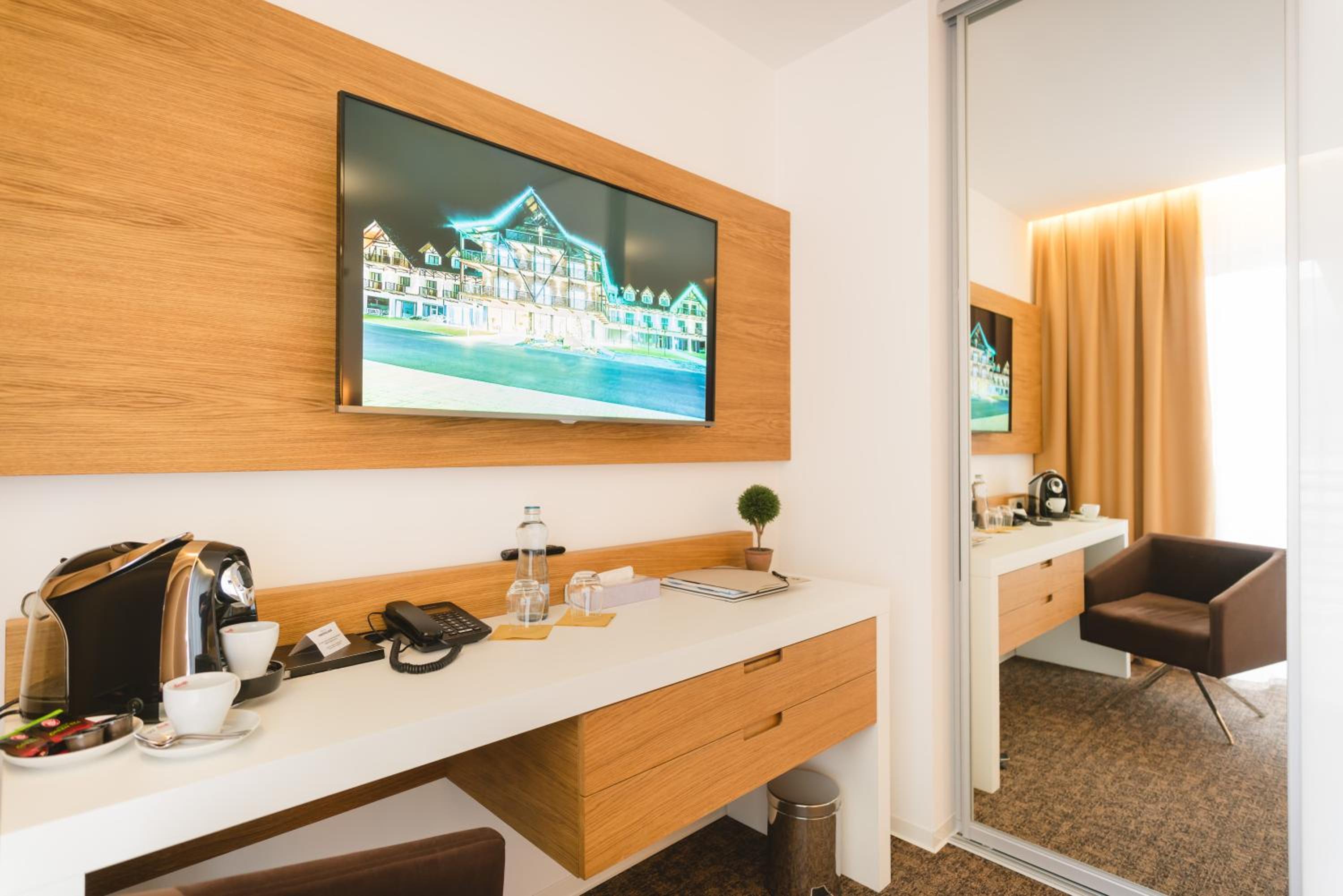 Double or Twin Room - Photo 5
