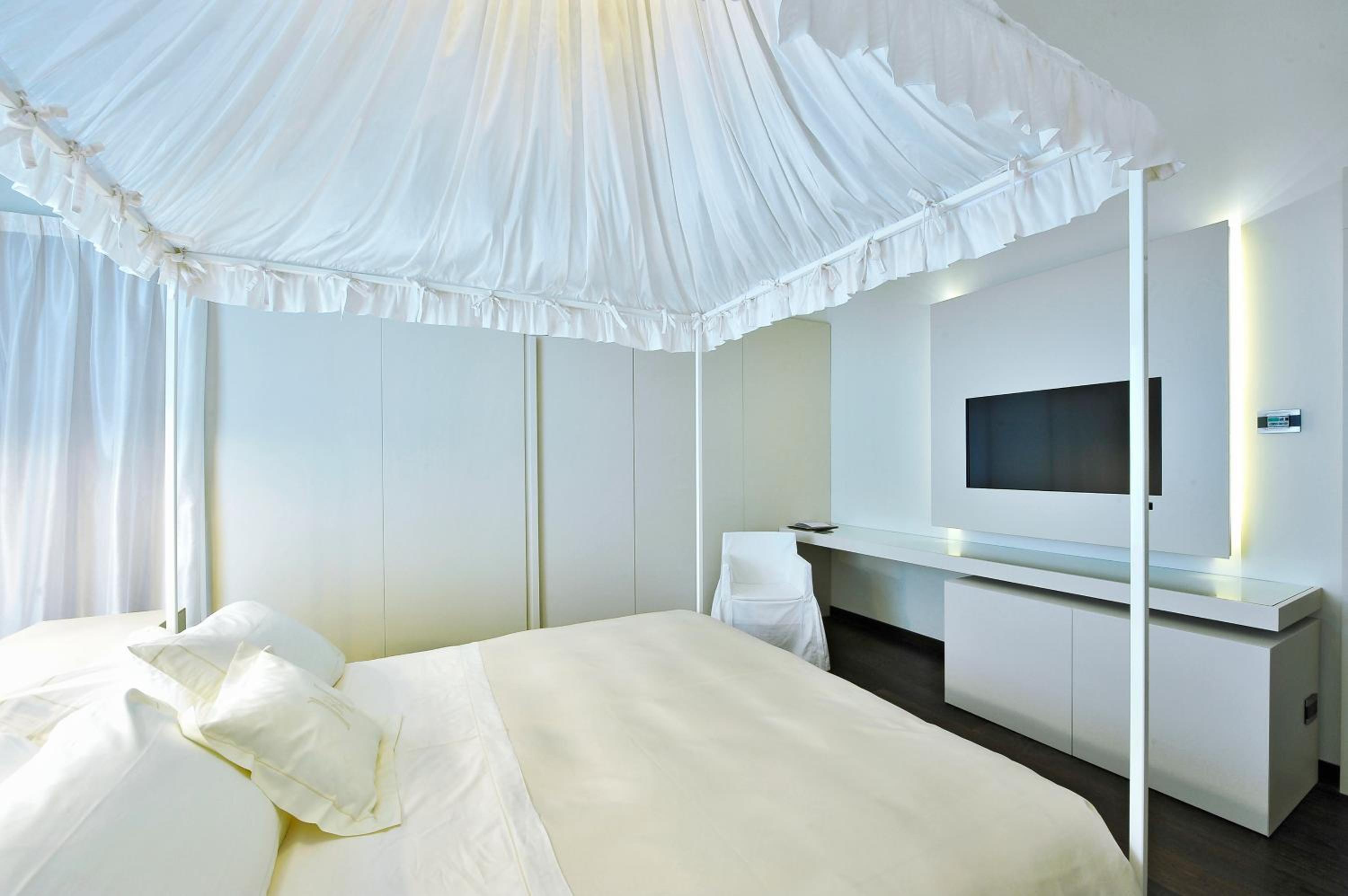 Deluxe Double or Twin Room with Balcony - Photo 3